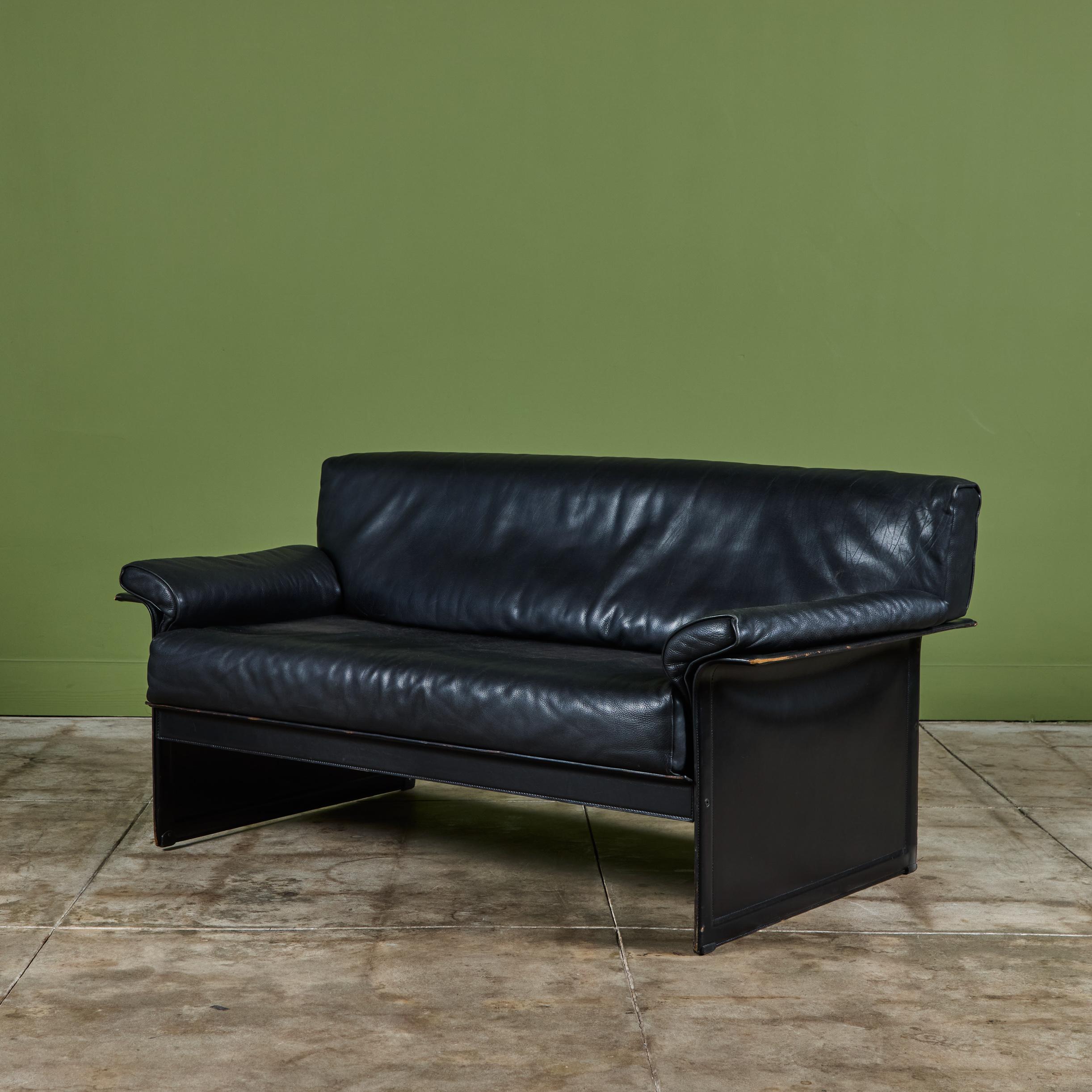 italien Matteo Grassi - Causeuse en cuir noir en vente