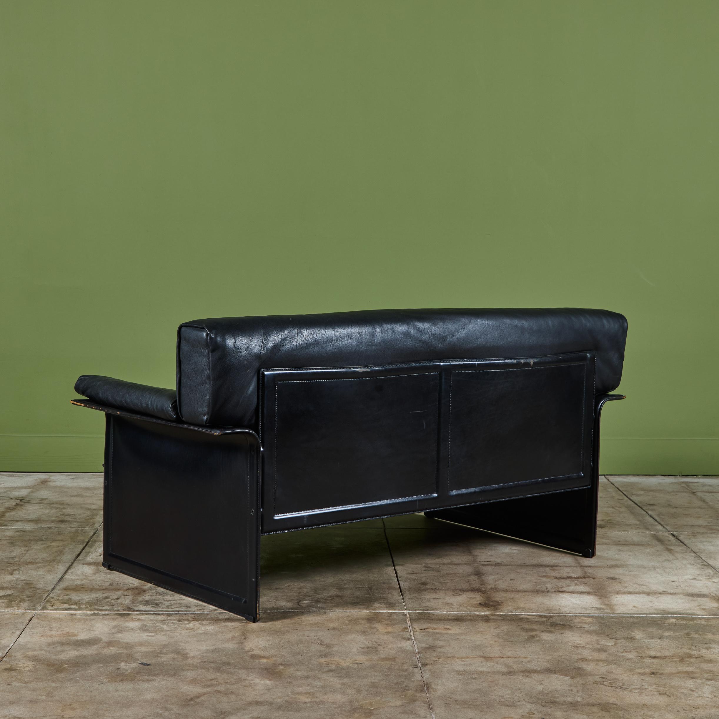 Matteo Grassi - Causeuse en cuir noir en vente 1