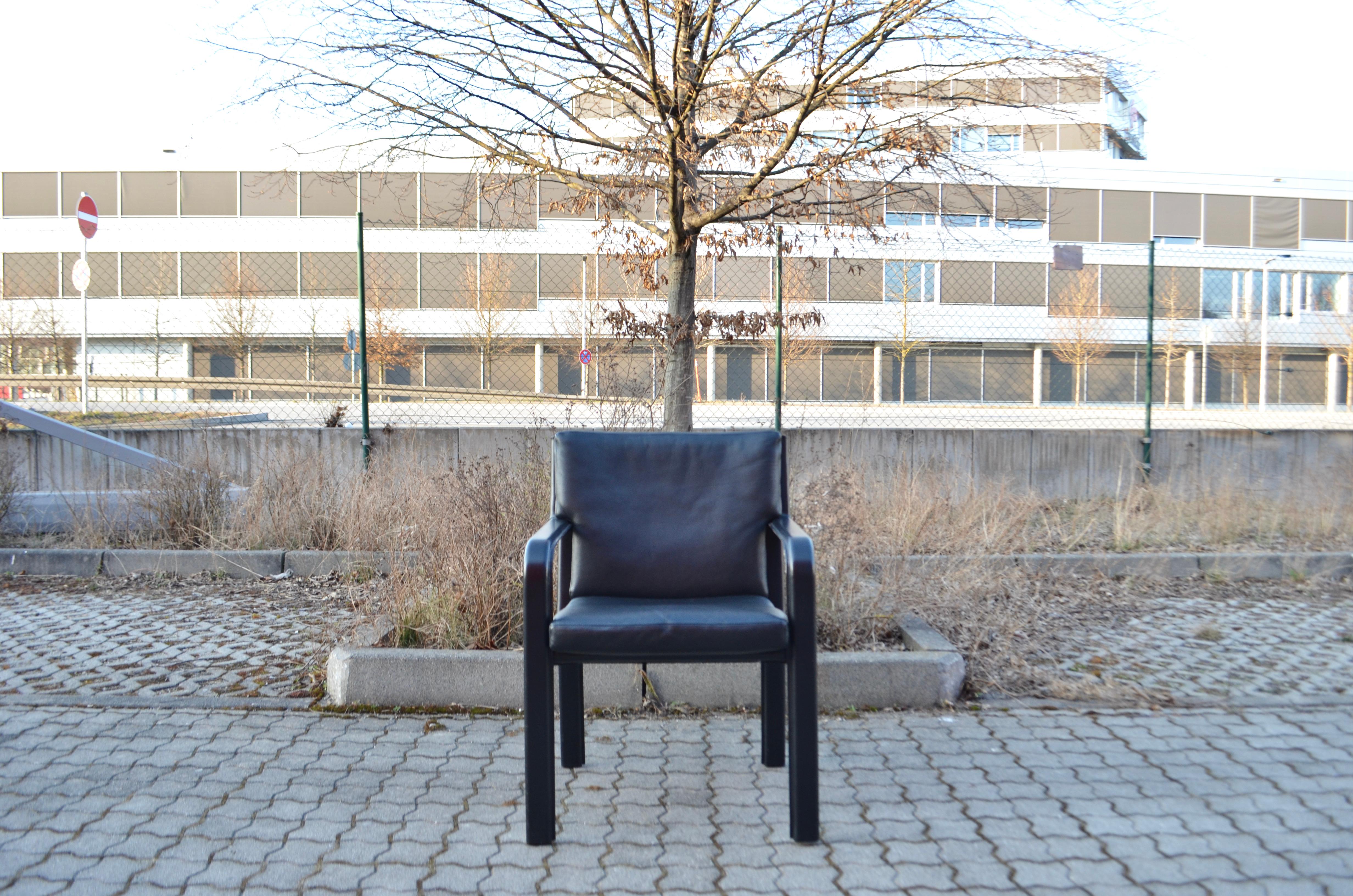 Matteo Grassi Schwarzer Sattel-Lederstuhl Sessel Golfo Dei Poti (Moderne) im Angebot