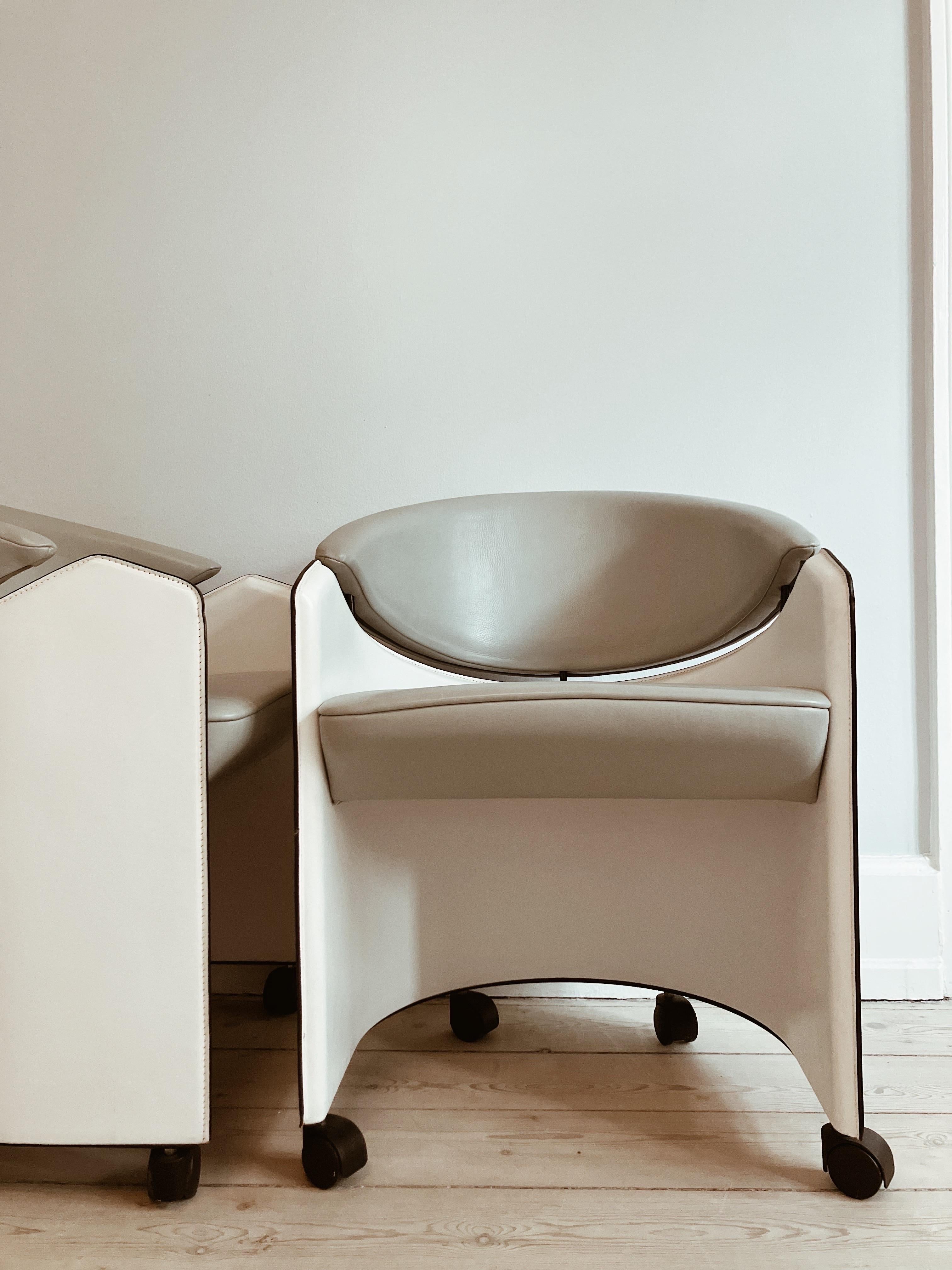 Leather Matteo Grassi - 8 dining chairs  For Sale