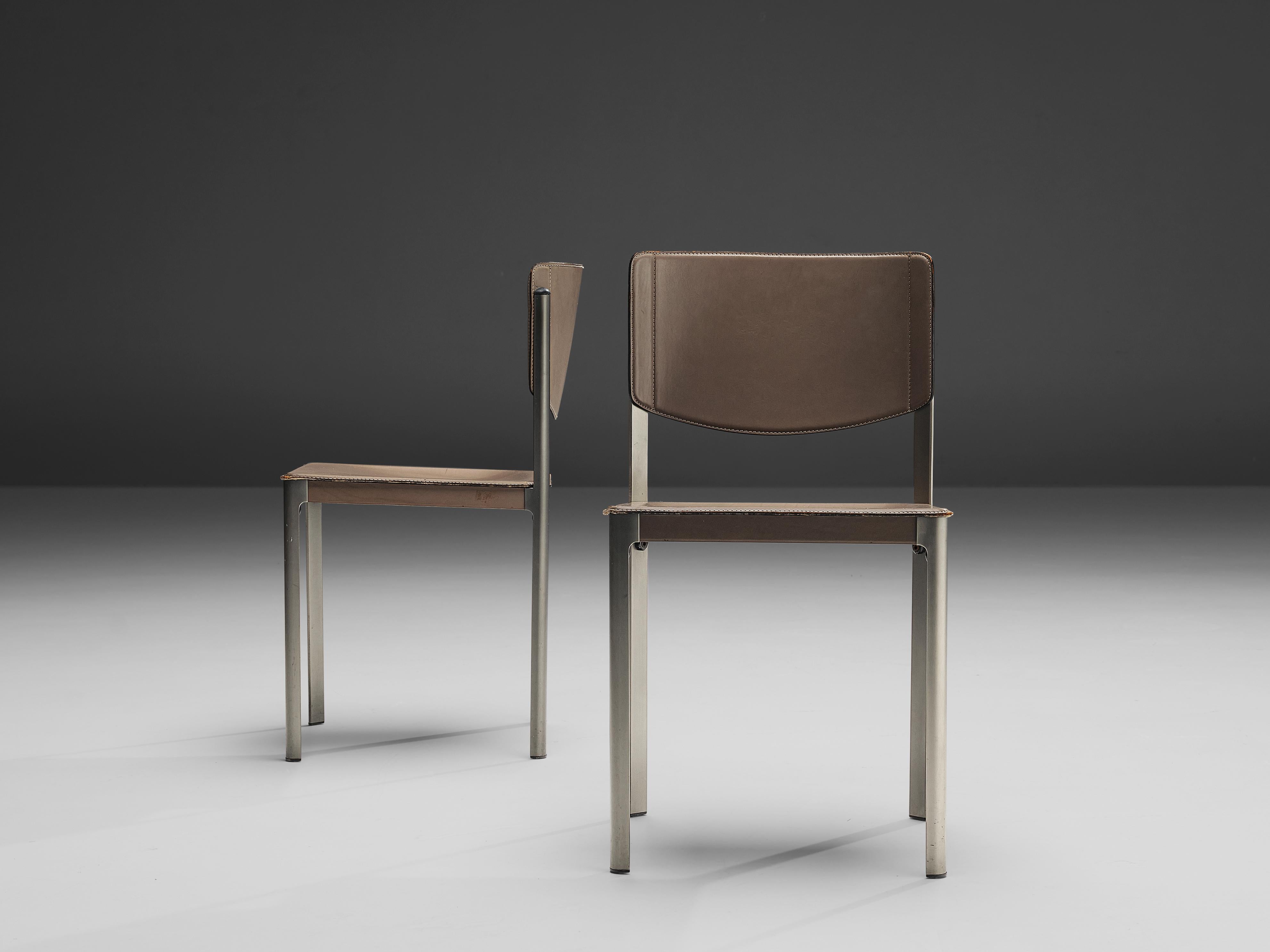 italien Matteo Grassi ensemble de six chaises de salle à manger en cuir et acier en vente