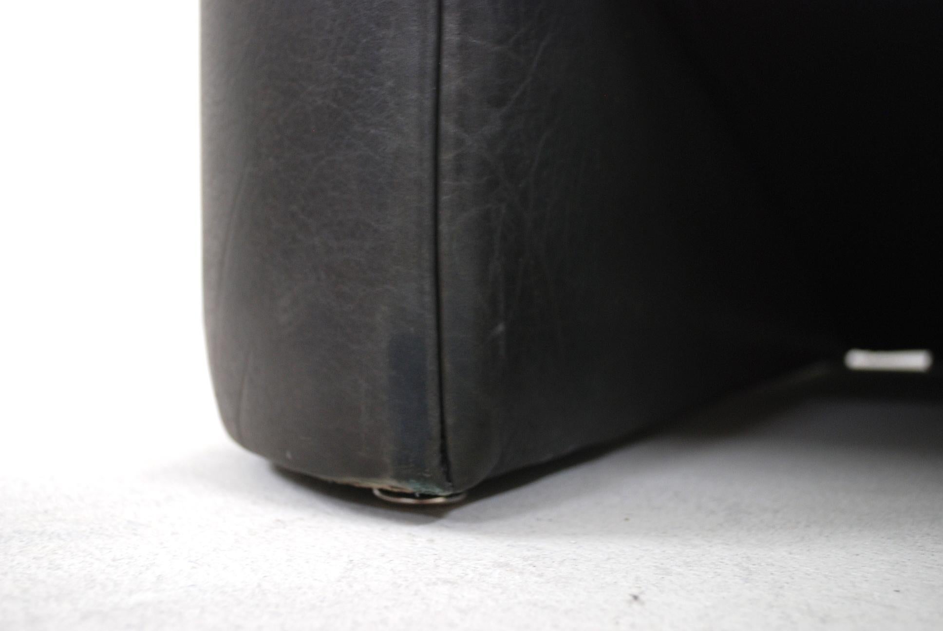 Matteo Grassi Esquire Neck Leather Armchair by Luigi Massoni & Giorgio Cazzaniga For Sale 2