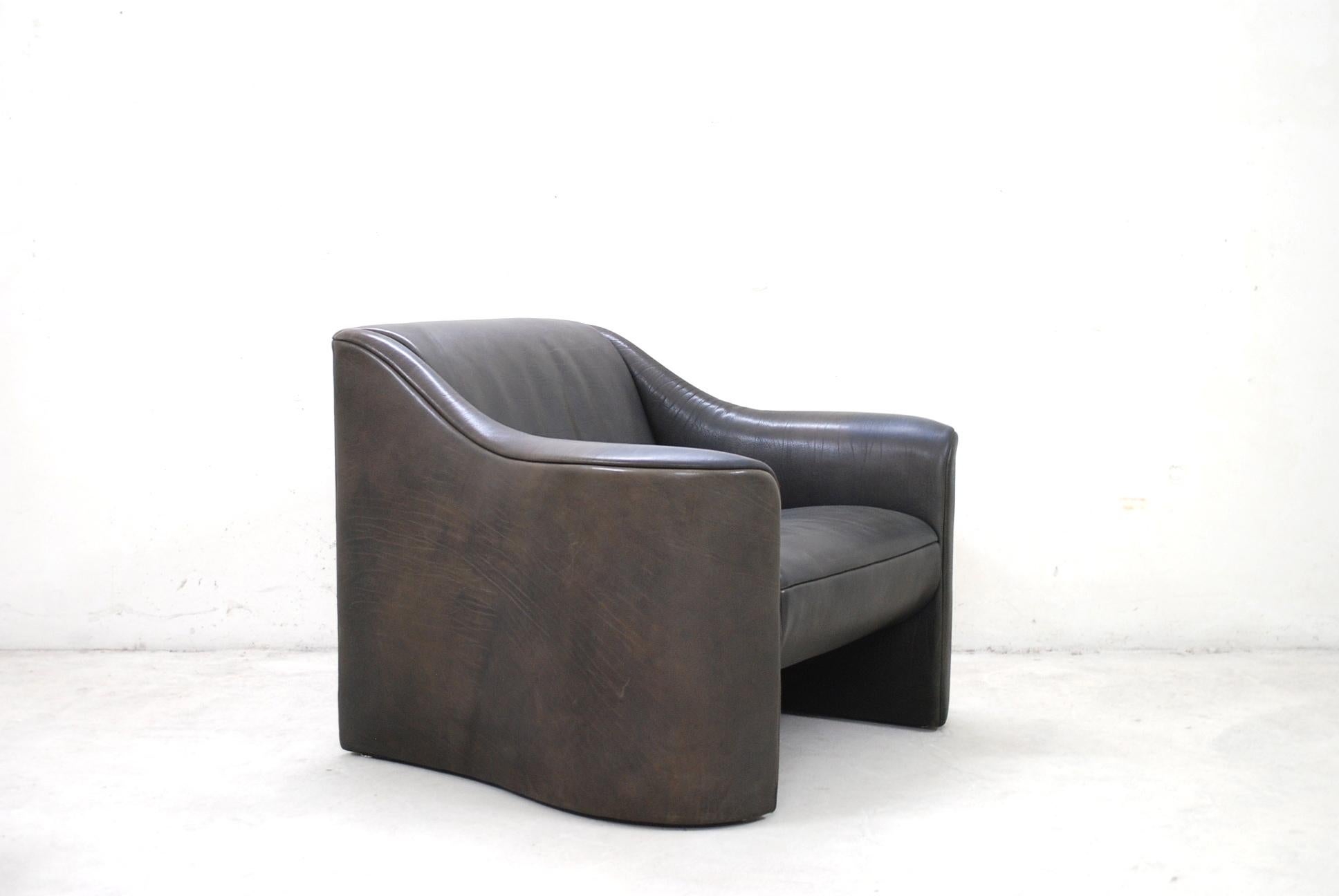 Matteo Grassi Esquire Neck Leather Armchair by Luigi Massoni & Giorgio Cazzaniga For Sale 9