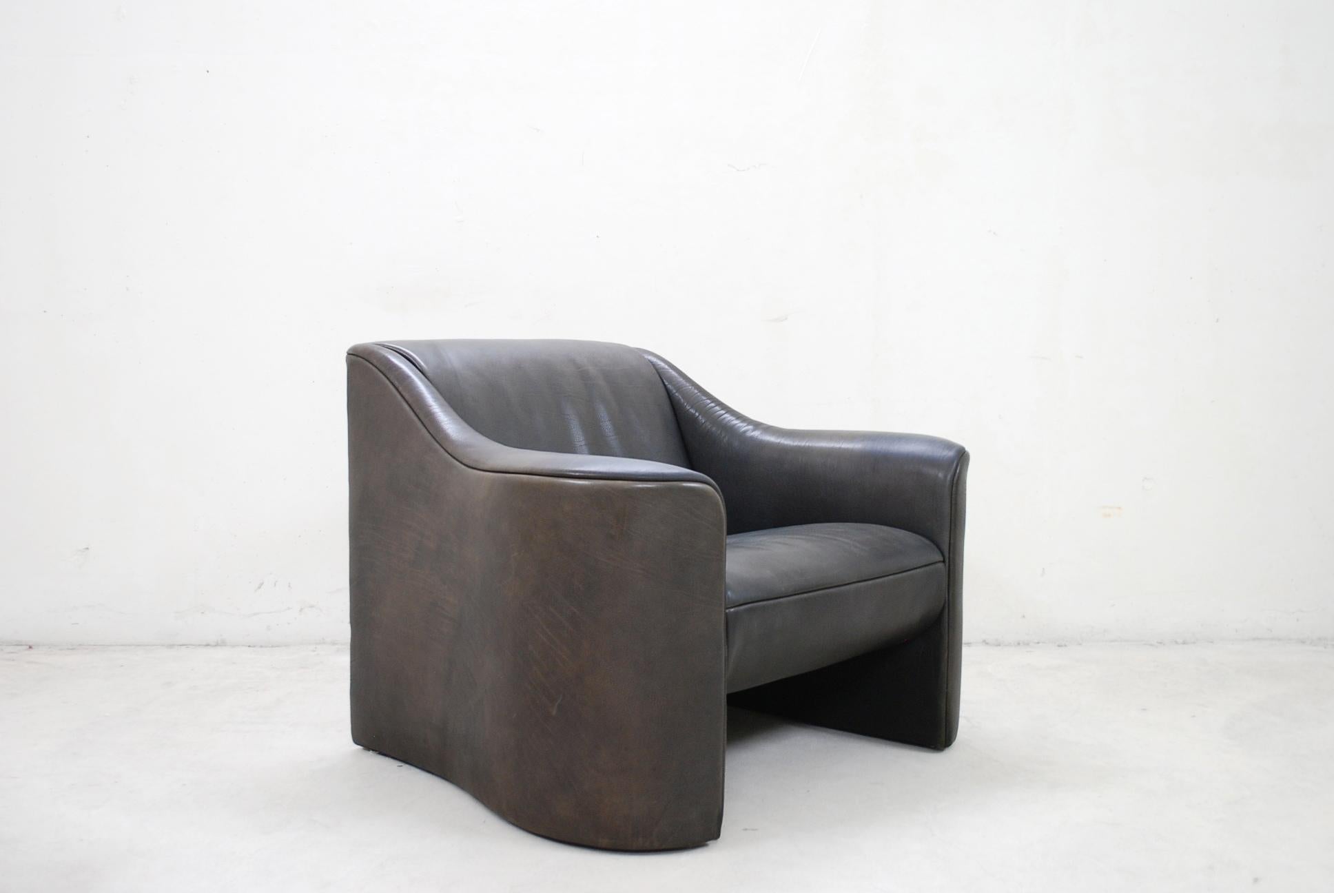 Matteo Grassi Esquire Neck Leather Armchair by Luigi Massoni & Giorgio Cazzaniga For Sale 10