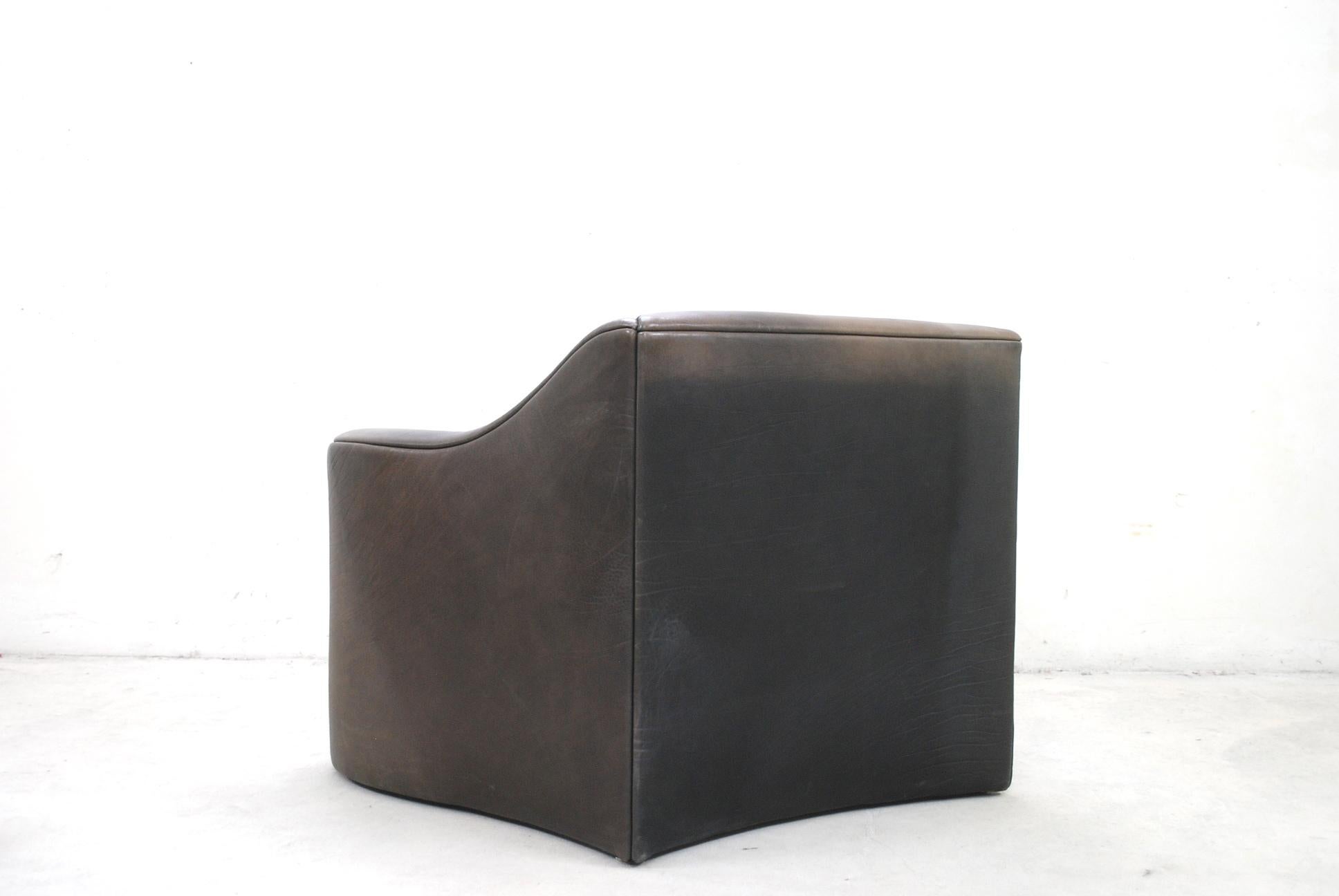 Matteo Grassi Esquire Neck Leather Armchair by Luigi Massoni & Giorgio Cazzaniga For Sale 11
