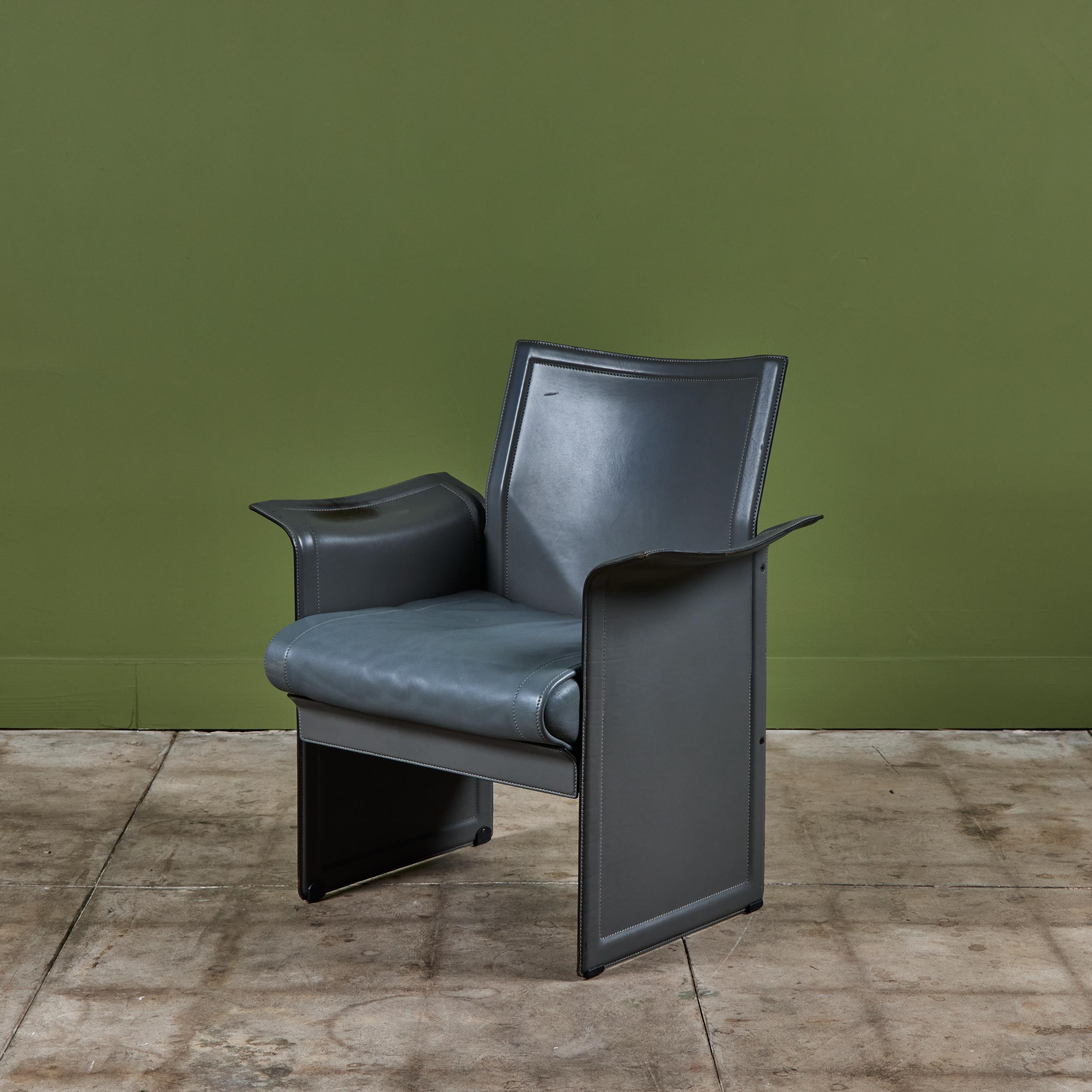 Postmoderne Matteo Grassi Gray Leather Lounge Chair en vente