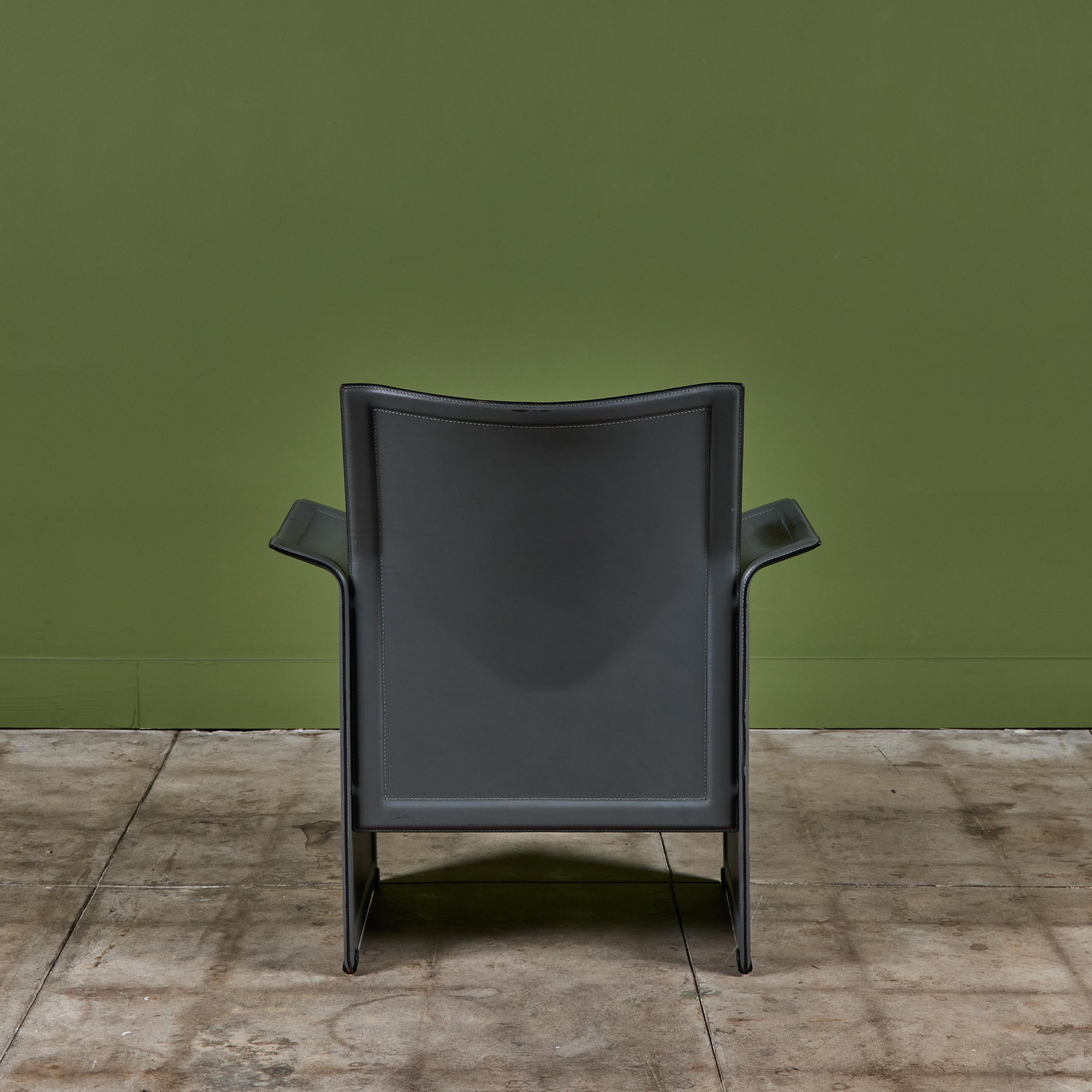 Fin du 20e siècle Matteo Grassi Gray Leather Lounge Chair en vente