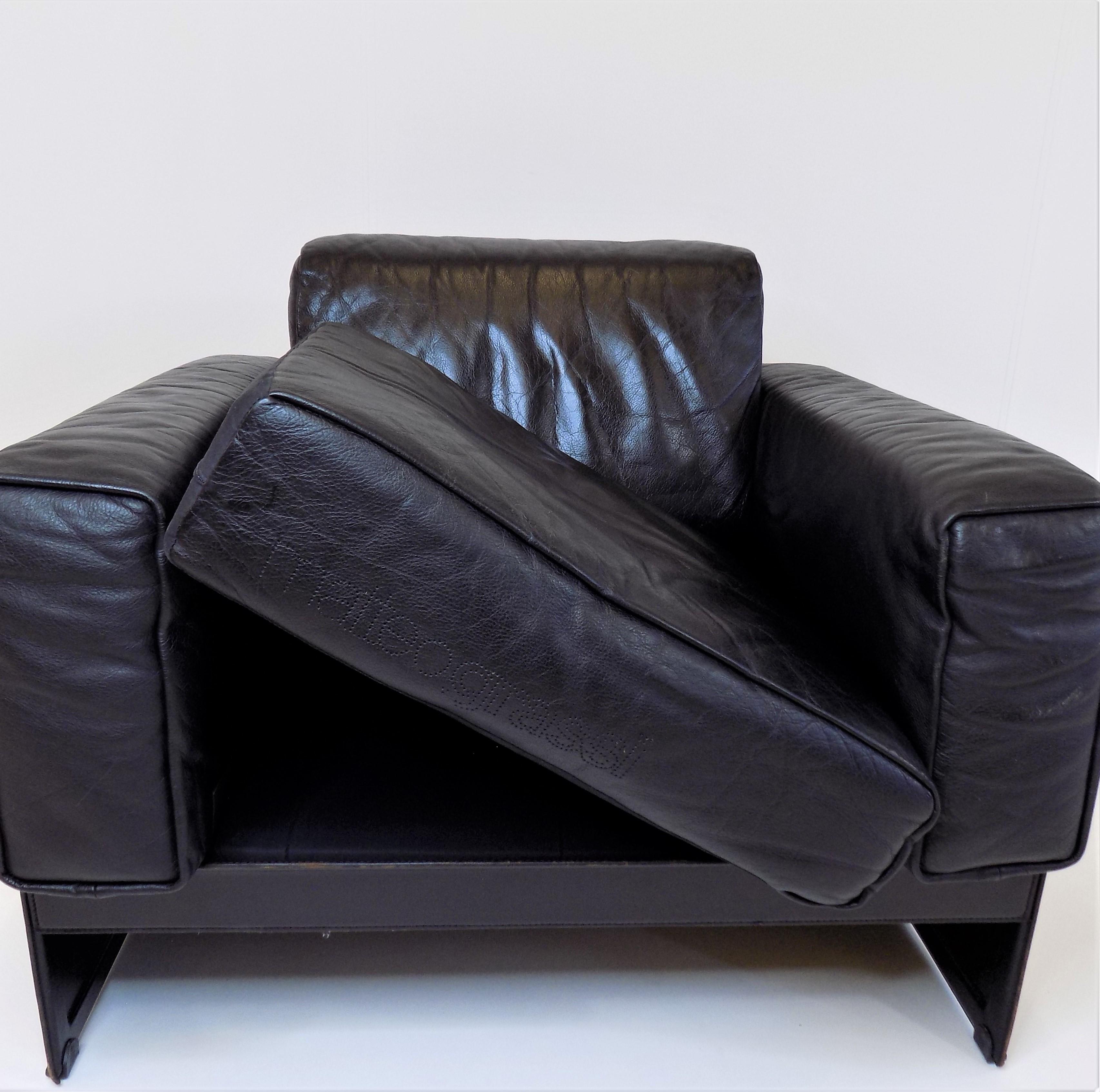 Matteo Grassi Korium KM 3/1 Leather Armchair by Tito Agnoli For Sale 4