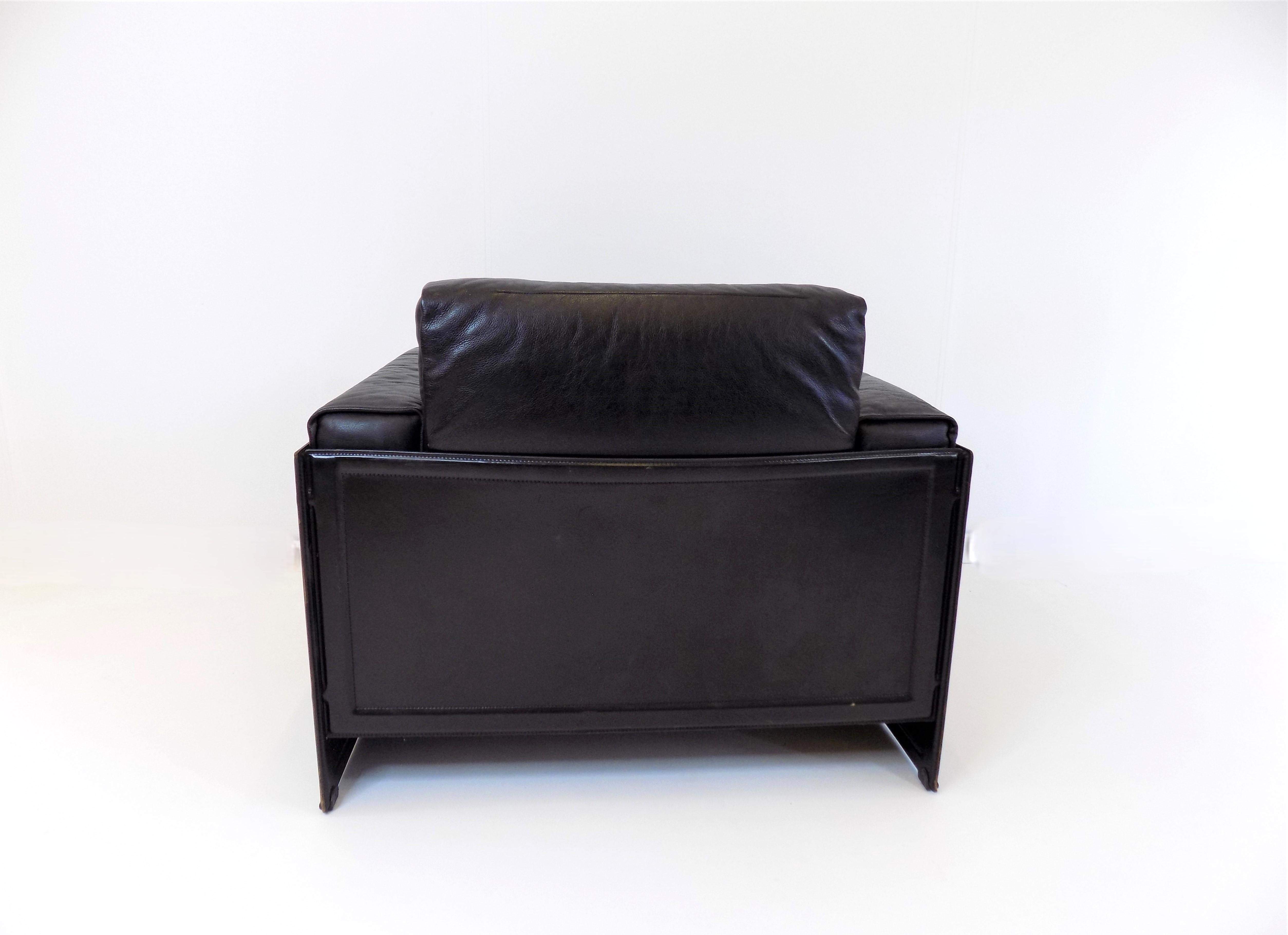 Postmoderno Matteo Grassi Korium KM 3/1 leather lounge chair by Tito Agnoli, 1980 in vendita
