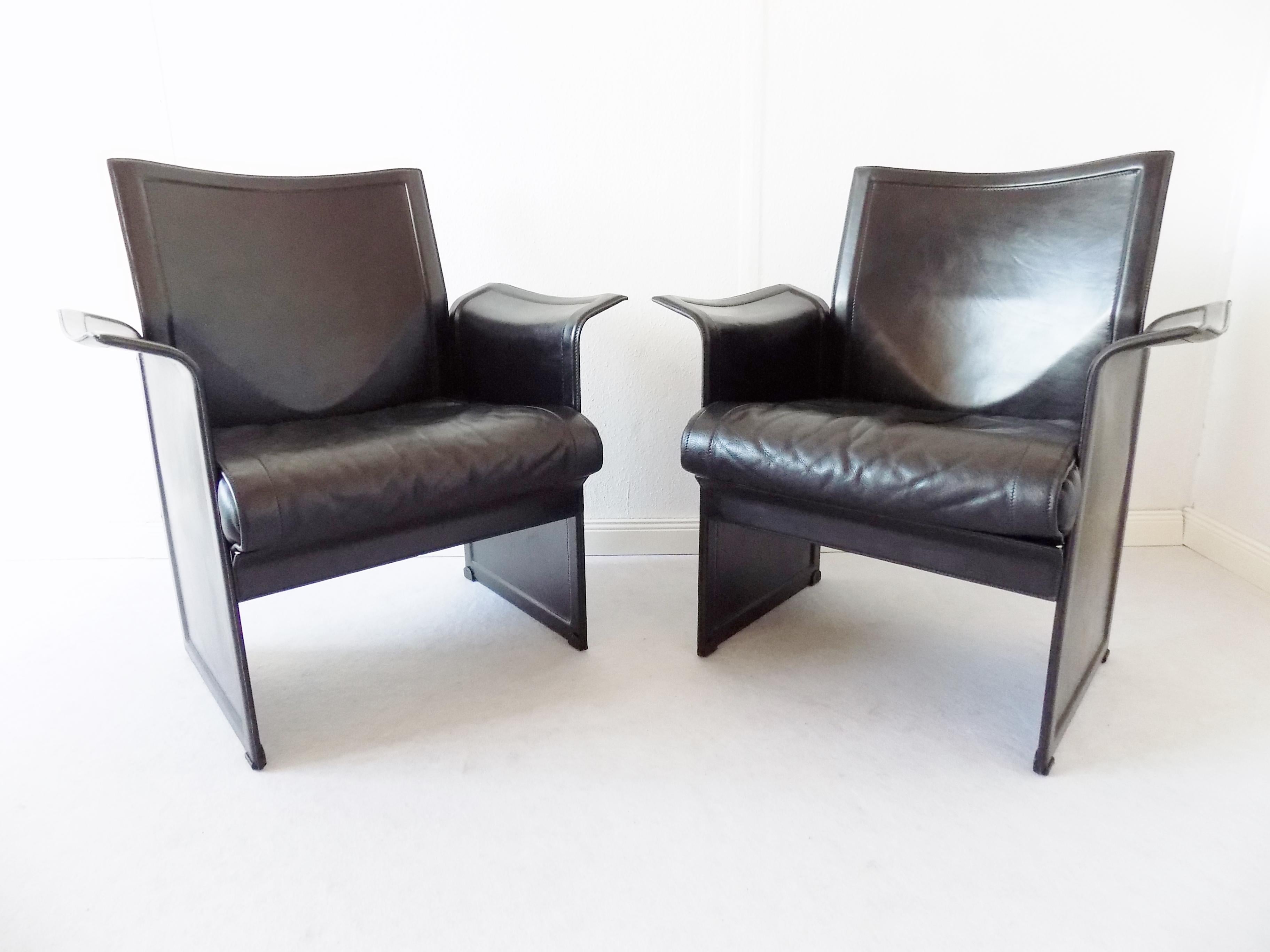 Matteo Grassi Korium Lounge Chairs Pair, by Tito Agnoli, Black Saddle Leather For Sale 1