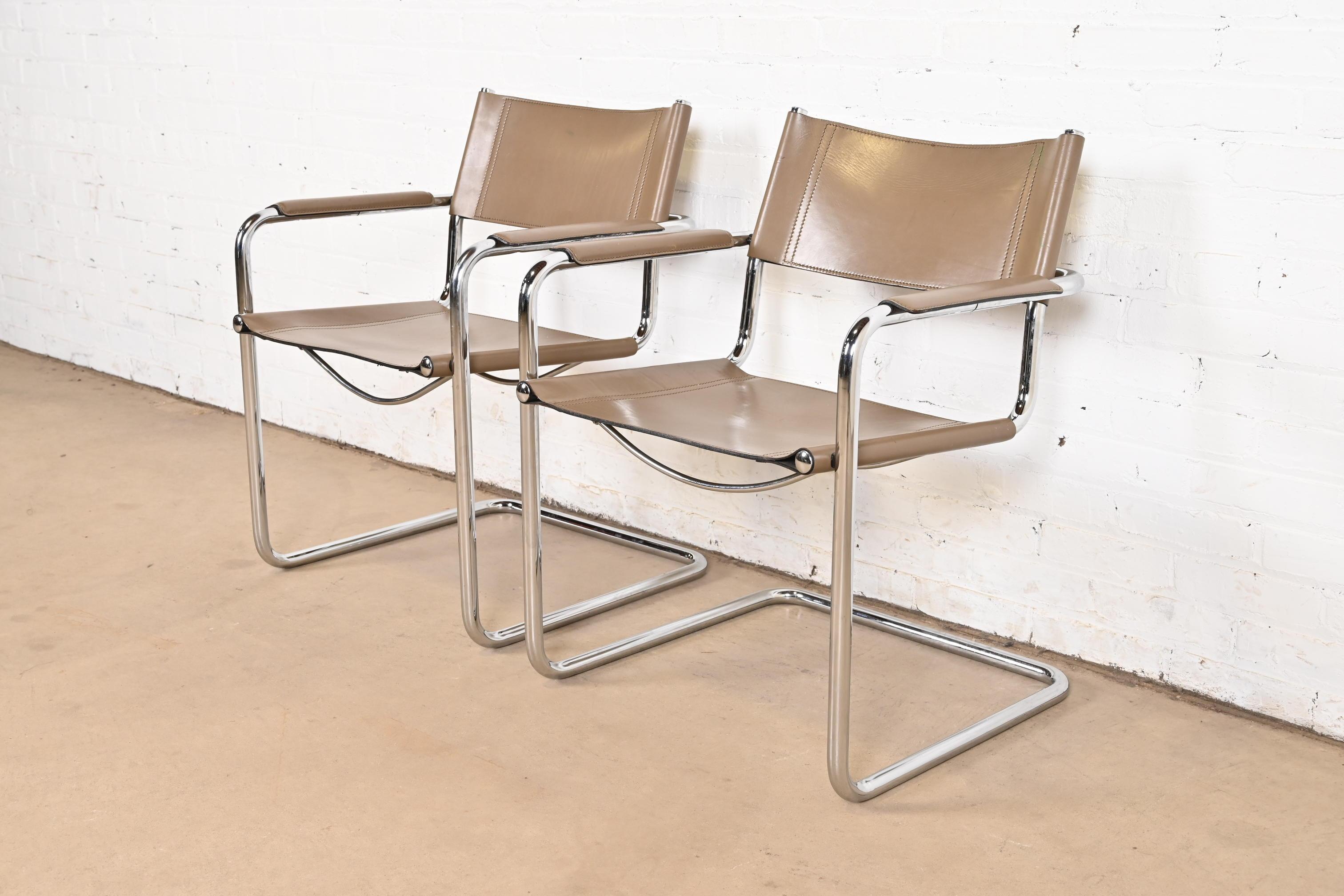 An exceptional pair of Mid-Century Modern Bauhaus tubular cantilever lounge chairs or dining armchairs

Originally designed by Mart Stam in 1926

Produced by Matteo Grassi

Italy, Circa 1970s

Measures: 24.25