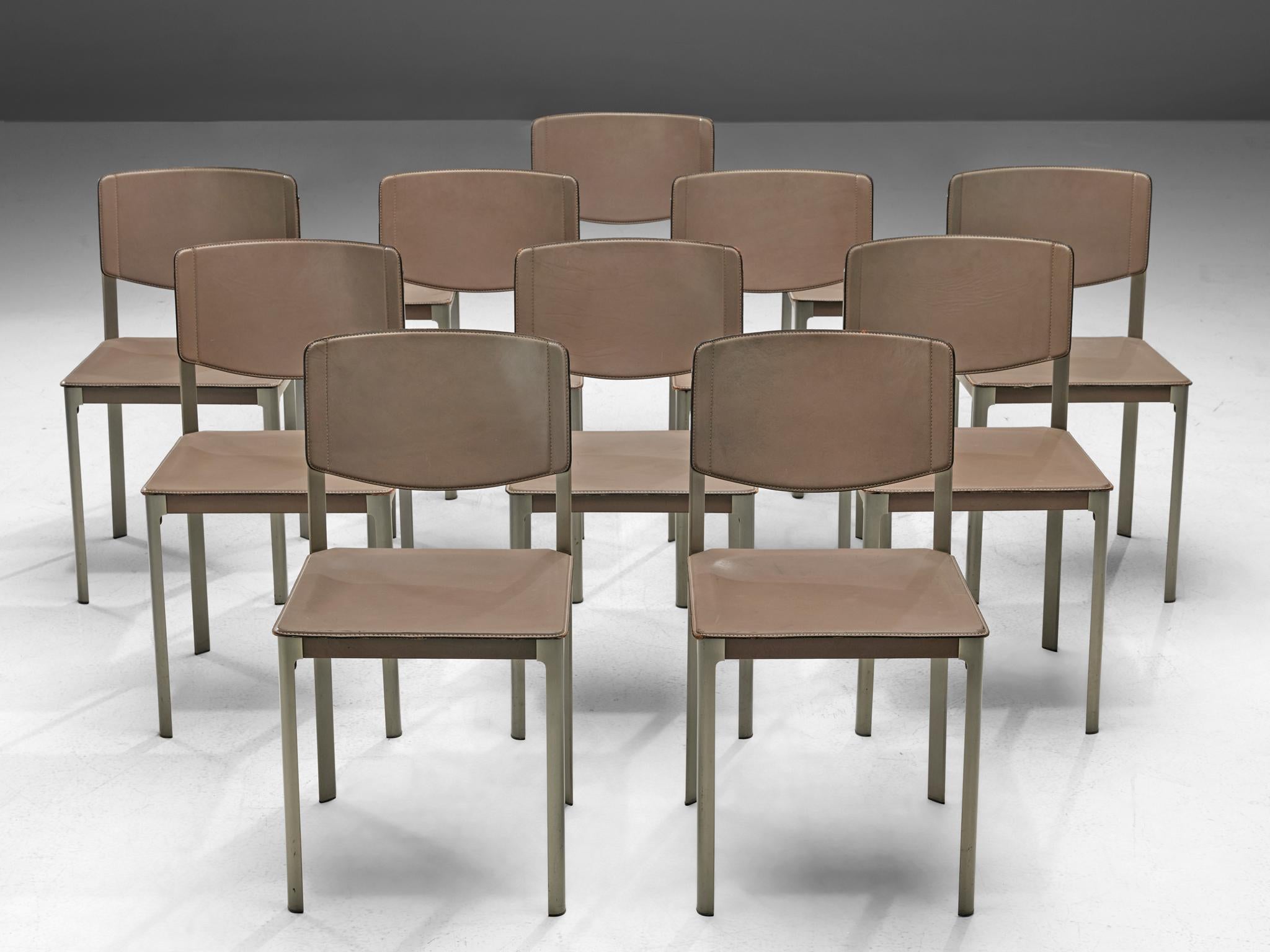 Matteo Grassi: Set aus zehn Esszimmerstühlen aus Leder und Stahl (Postmoderne) im Angebot