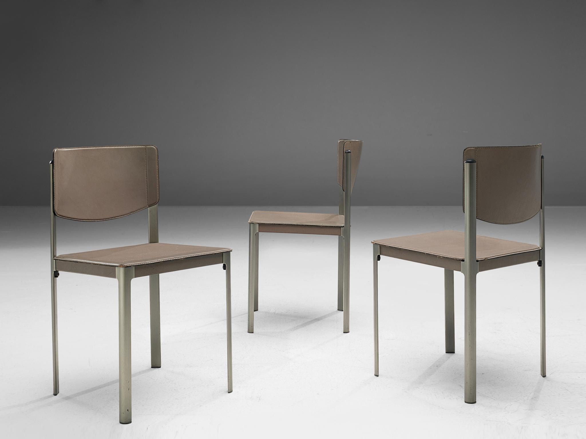 Matteo Grassi: Set aus zehn Esszimmerstühlen aus Leder und Stahl (Ende des 20. Jahrhunderts) im Angebot