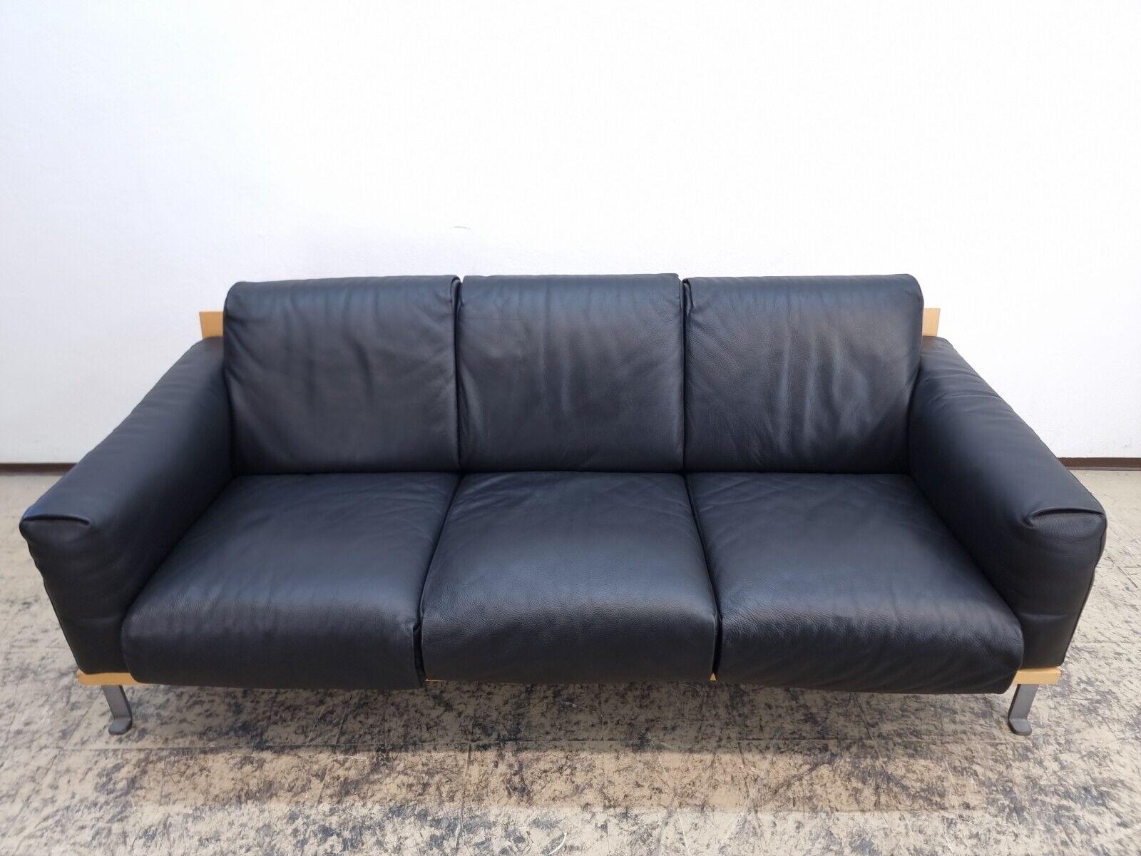 Matteo Grassi Designersofa


Guter Zustand.

Minimale Gebrauchsspuren am Holzrahmen

Nichtraucherhaushalt

Keine Haustiere



Leder ist im tadellosen Zustand.


Abmessungen:


Breite: 208cm

Höhe: 85cm

Tiefe: 95cm

Sitzhöhe: 43cm

Sitztiefe:
