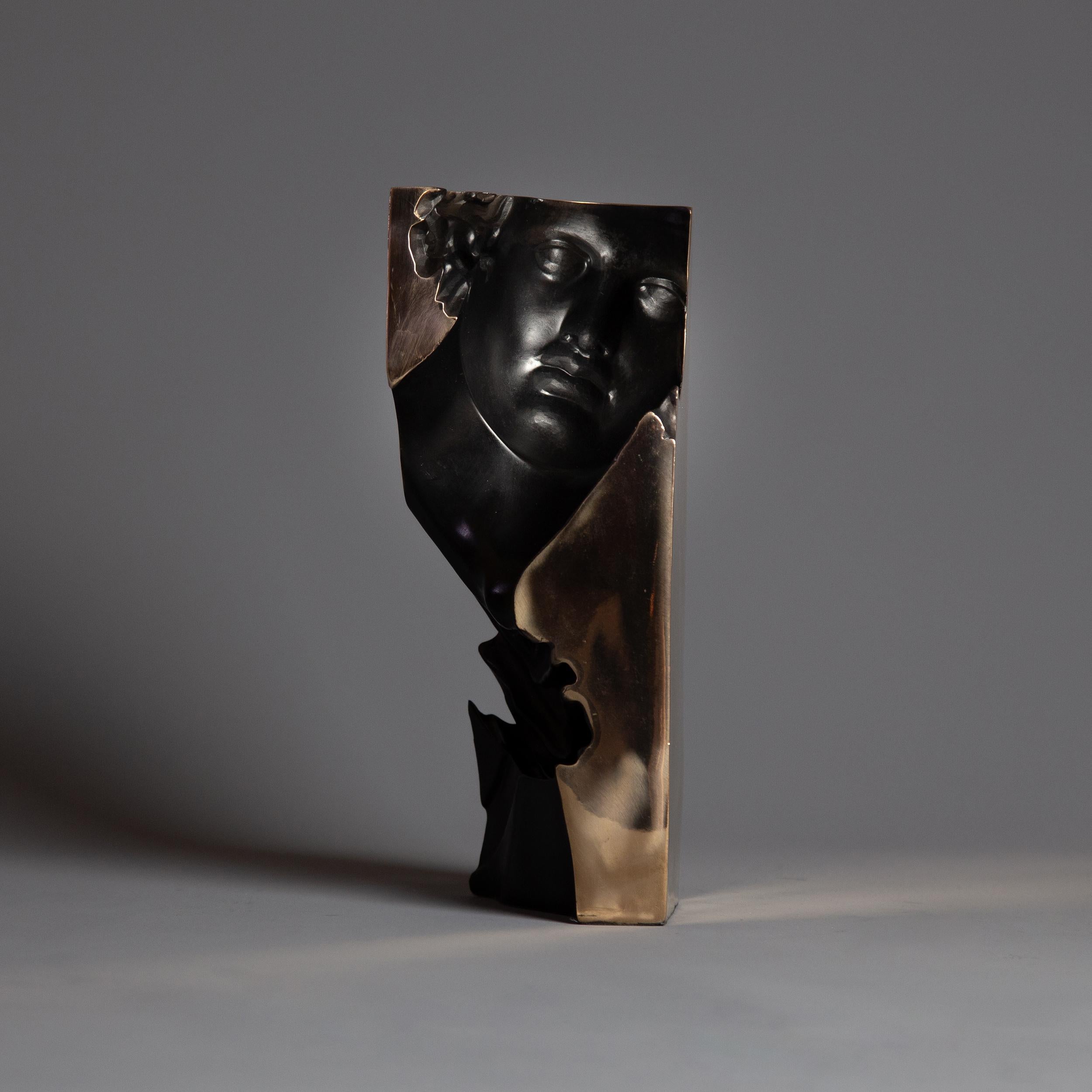 SHE, sculpture en bronze réalisée à la main en édition limitée, rencontre le classique et le moderne - Contemporain Sculpture par Matteo Mauro