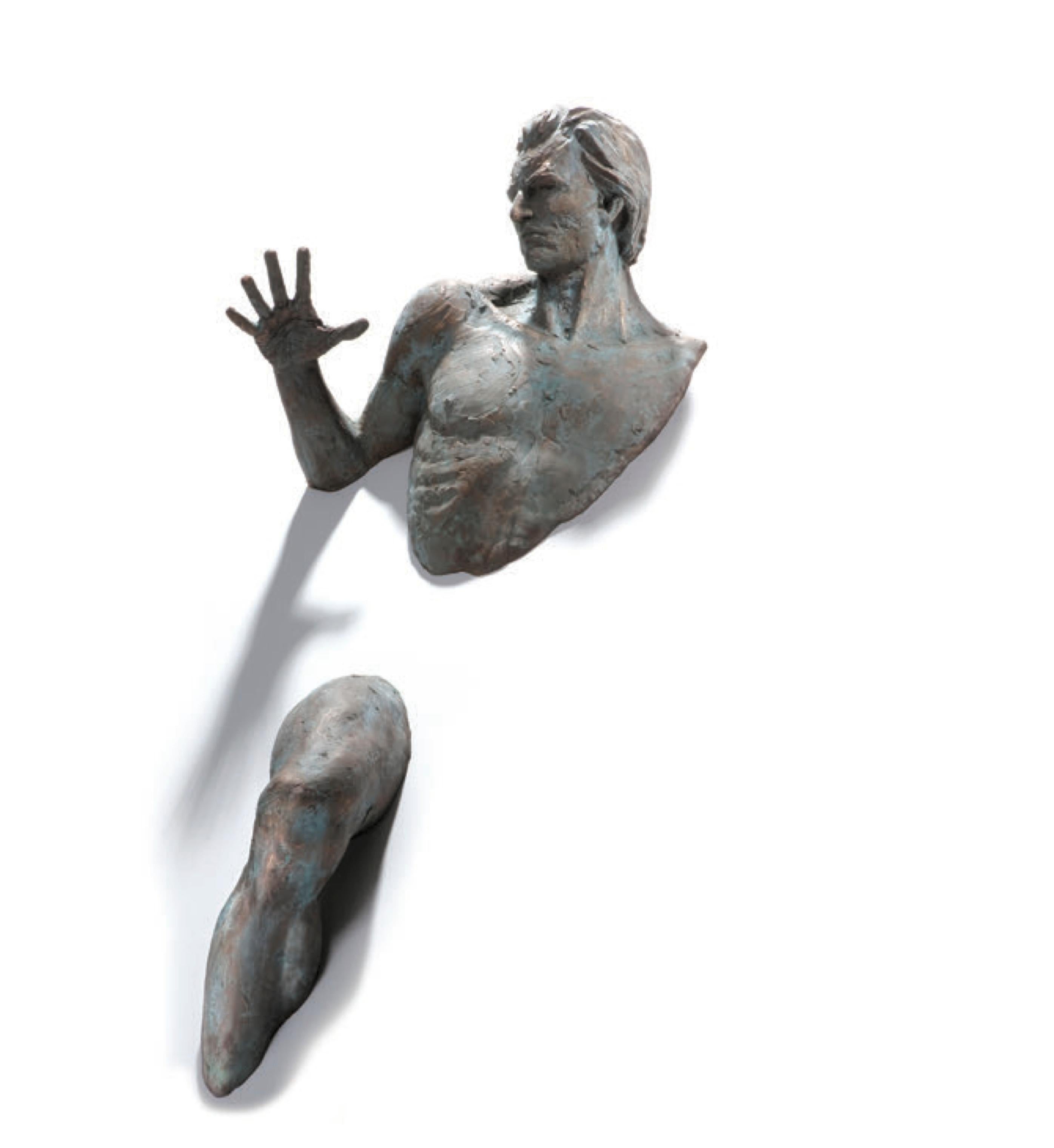 Matteo Pugliese Figurative Sculpture - Attraverso​, bronze