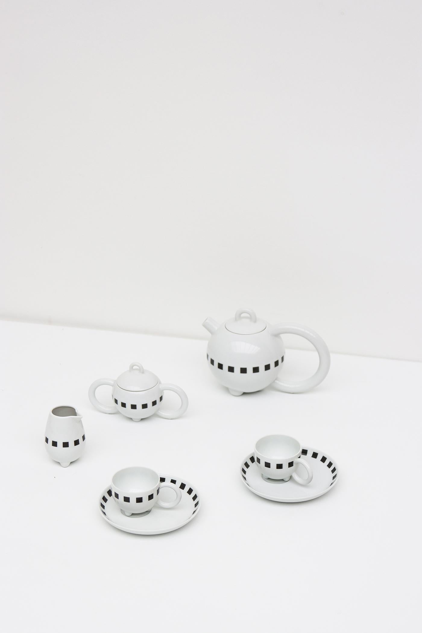 Matteo Thun was one of the co-founders of the Memphis group in 1981. He worked together with many different companies such as Bieffeplast, Swatch and Tiffany. This porcelain coffee / tea set he designed for Arzberg, Germany in the 1980s. Thun