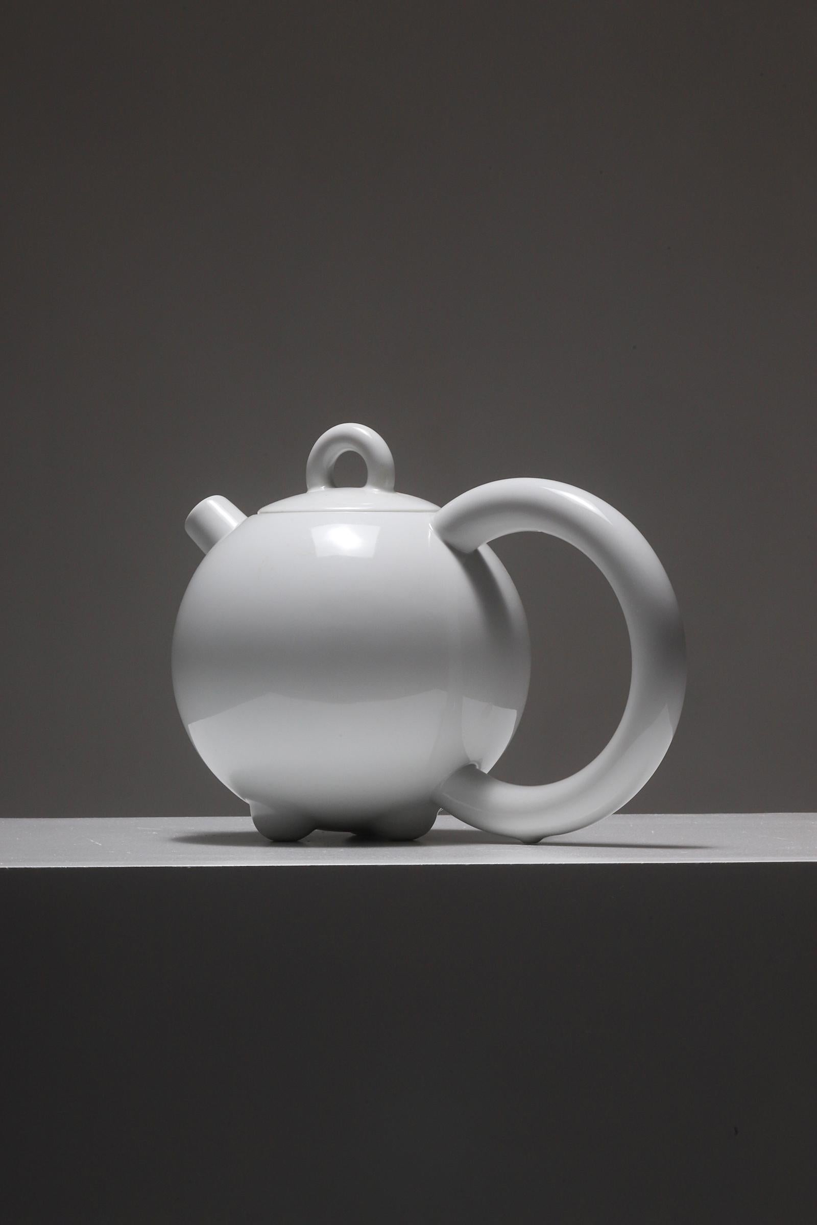 Matteo Thun was one of the co-founders of the Memphis group in 1981. He worked together with many different companies such as Bieffeplast, Swatch and Tiffany. This porcelain coffee / tea pot he designed for Arzberg, Germany in the 1980s. Thun
