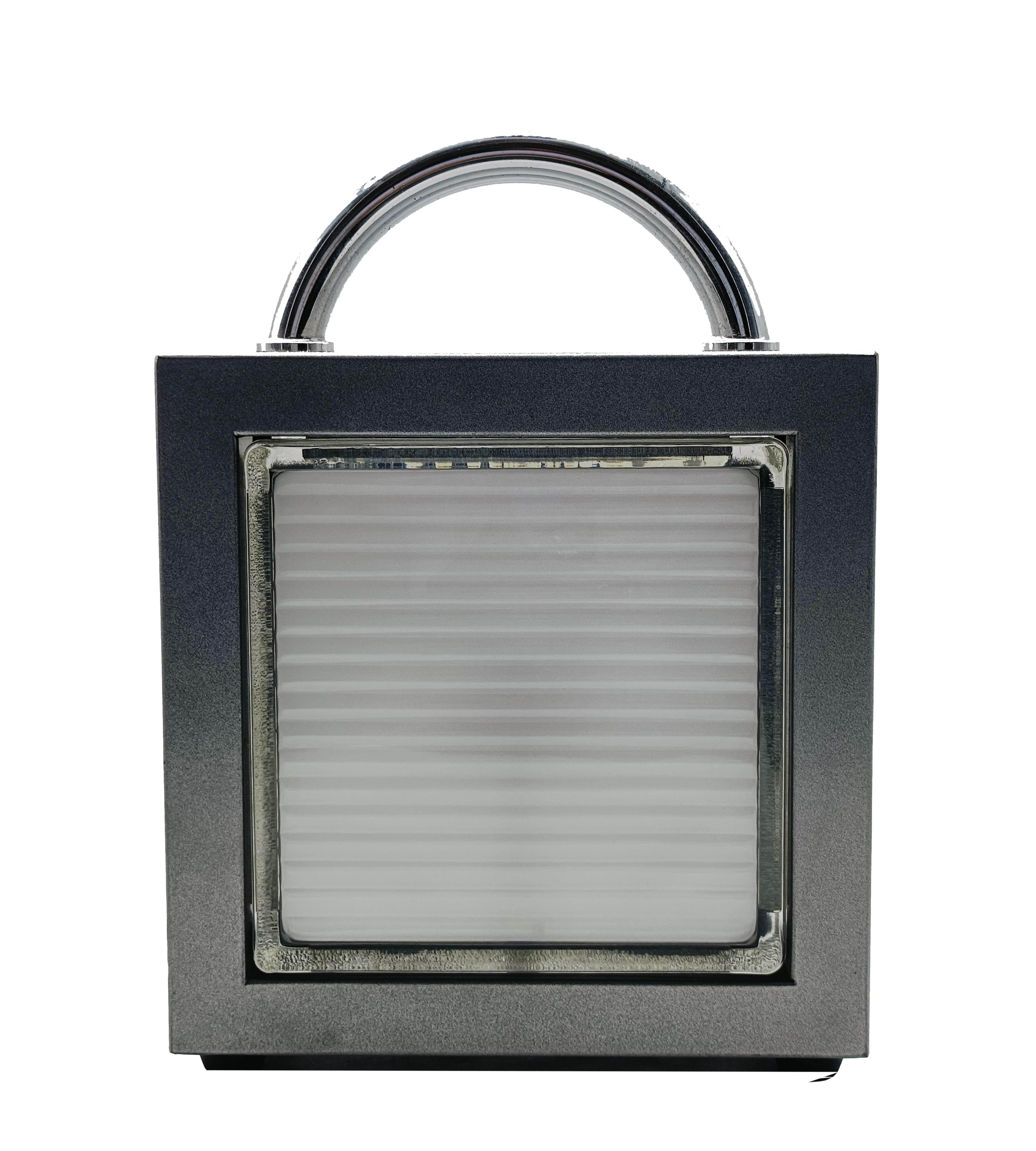 Nice Valigetta table lamp, designed by Matteo Thun for Bieffeplast in 1985. Produced in Padova, Italy, during the late 1980s. Together with Ettore Sottsass, Matteo Thun was one of the co-founders of the Memphis group. Another lamp that is very