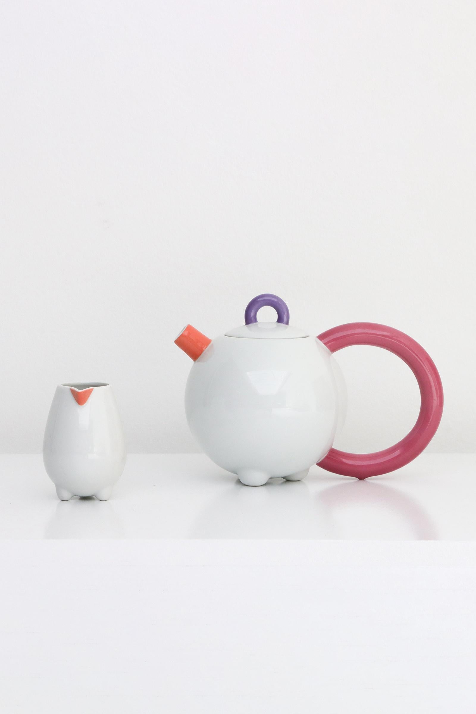 Matteo Thun was one of the co-founders of the Memphis group in 1981. He worked together with many different companies such as Bieffeplast, Swatch and Tiffany. This porcelain coffee / tea pot he designed for Arzberg, Germany in the 1980s. Thun