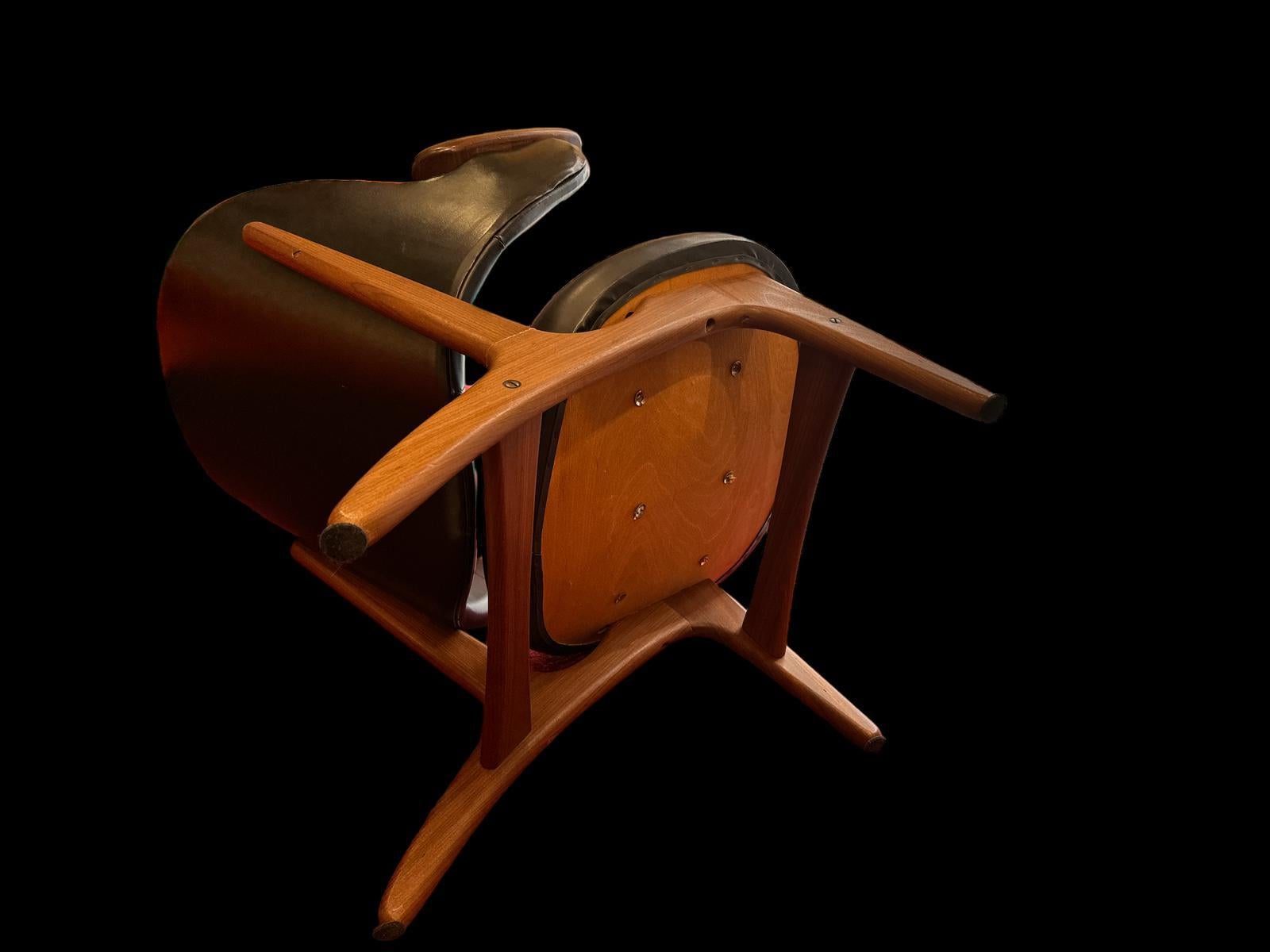 Cuir de vache MATTHES, CARL EDWARD (1915), sillón modelo 33, diseño del siglo XX en vente
