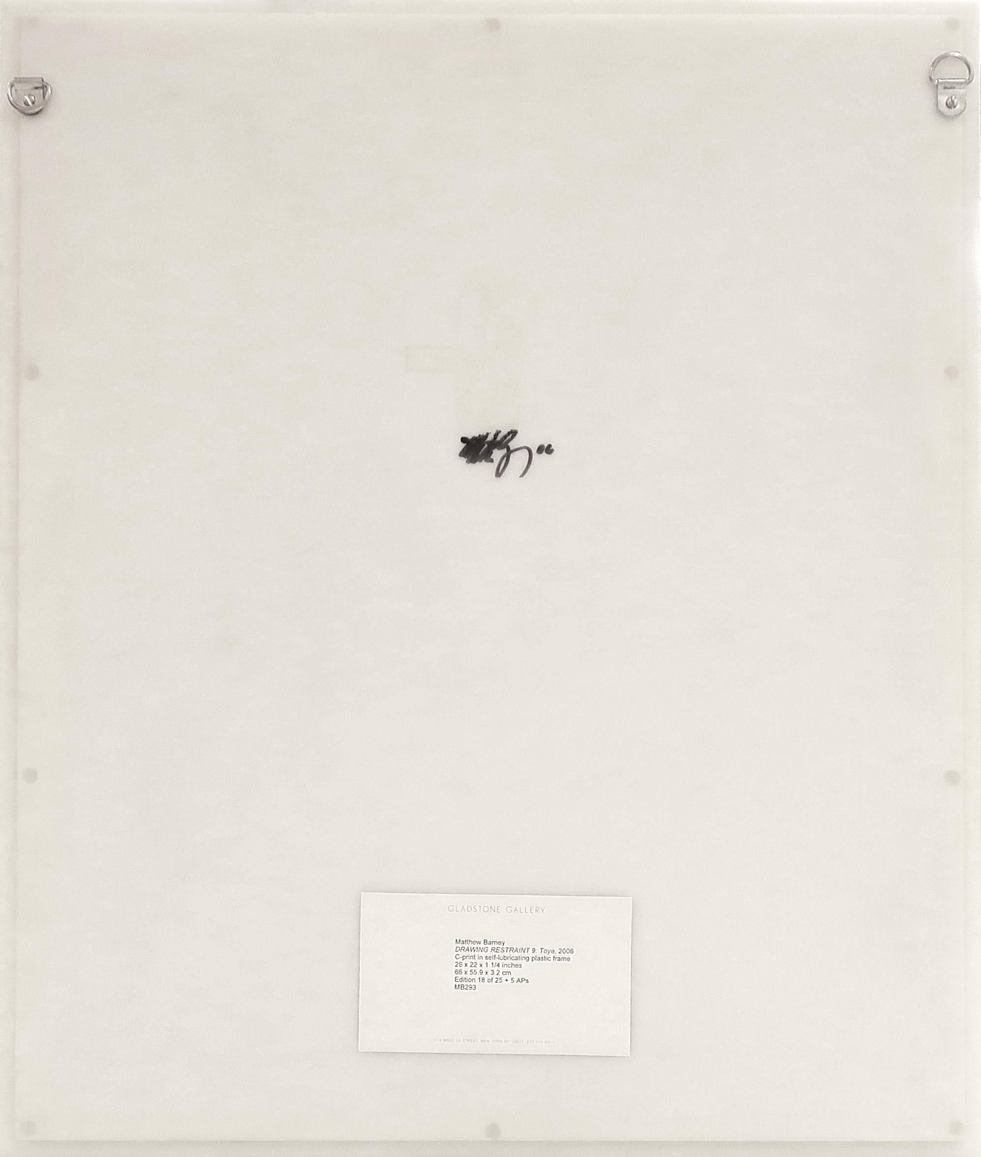 Zurckhaltung der Zeichnung: Toya – Photograph von Matthew Barney