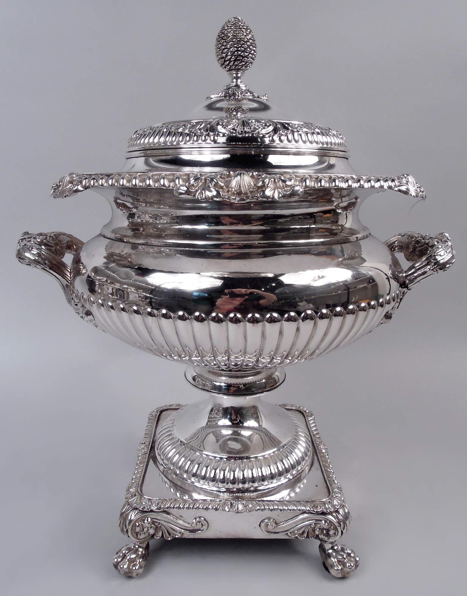 Britannique Matthew Boulton English Georgian Regency Sheffield Plate Hot Water Urn (Urne à eau chaude) en vente