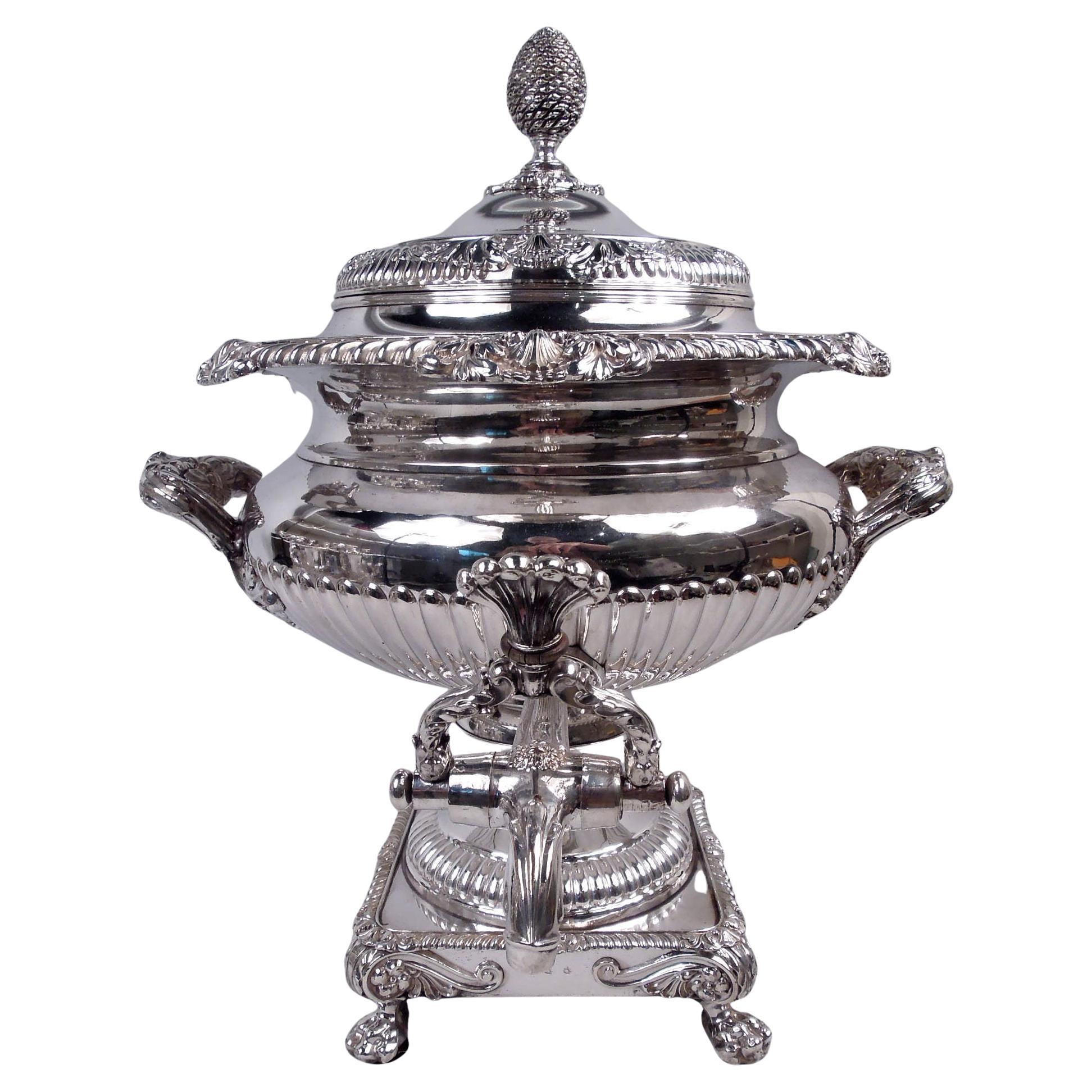 Matthew Boulton English Georgian Regency Sheffield Plate Hot Water Urn (Urne à eau chaude) en vente