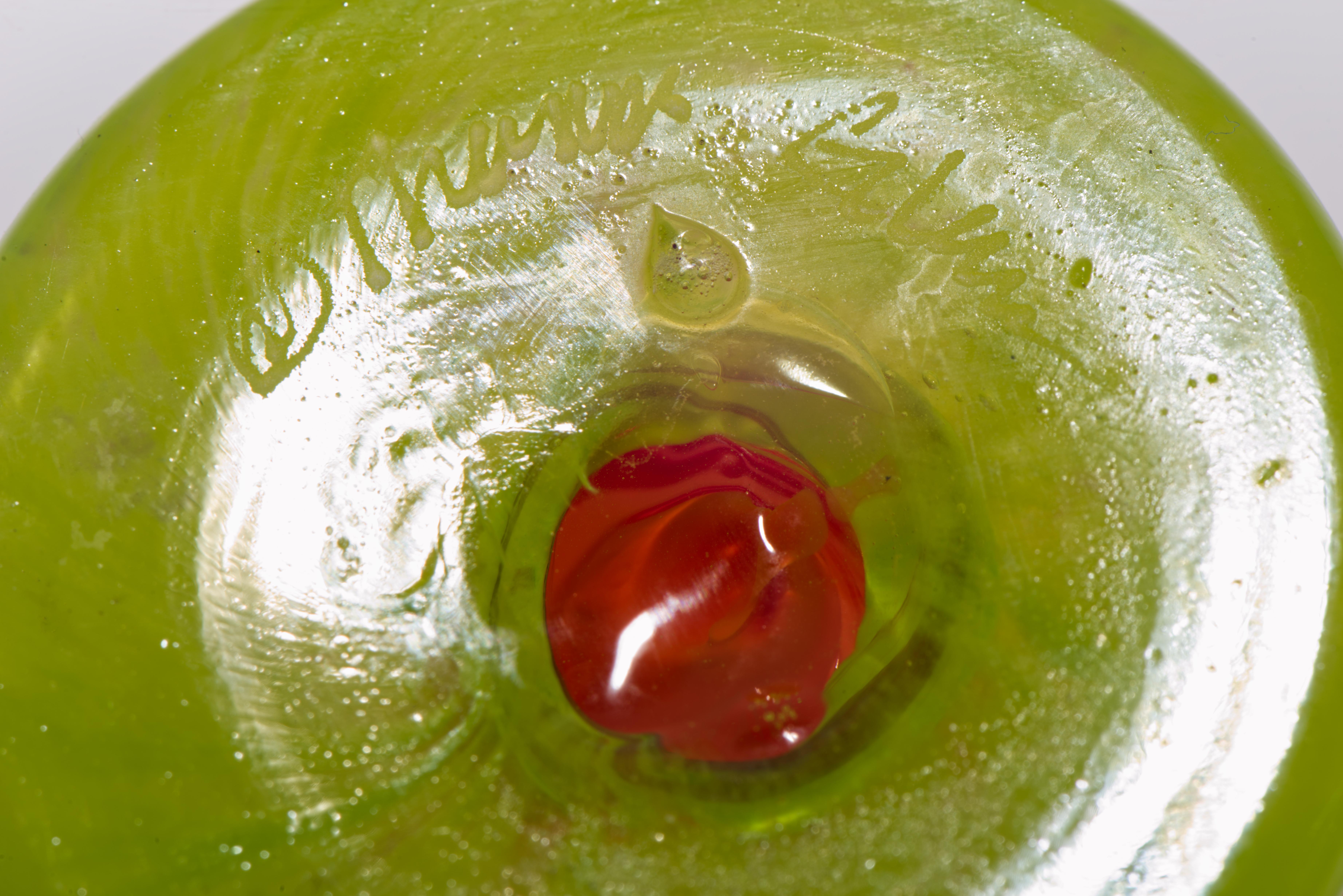 Americano Matthew Buechner for Thames Glass Urn Bud Vase, American Studio Glass in vendita