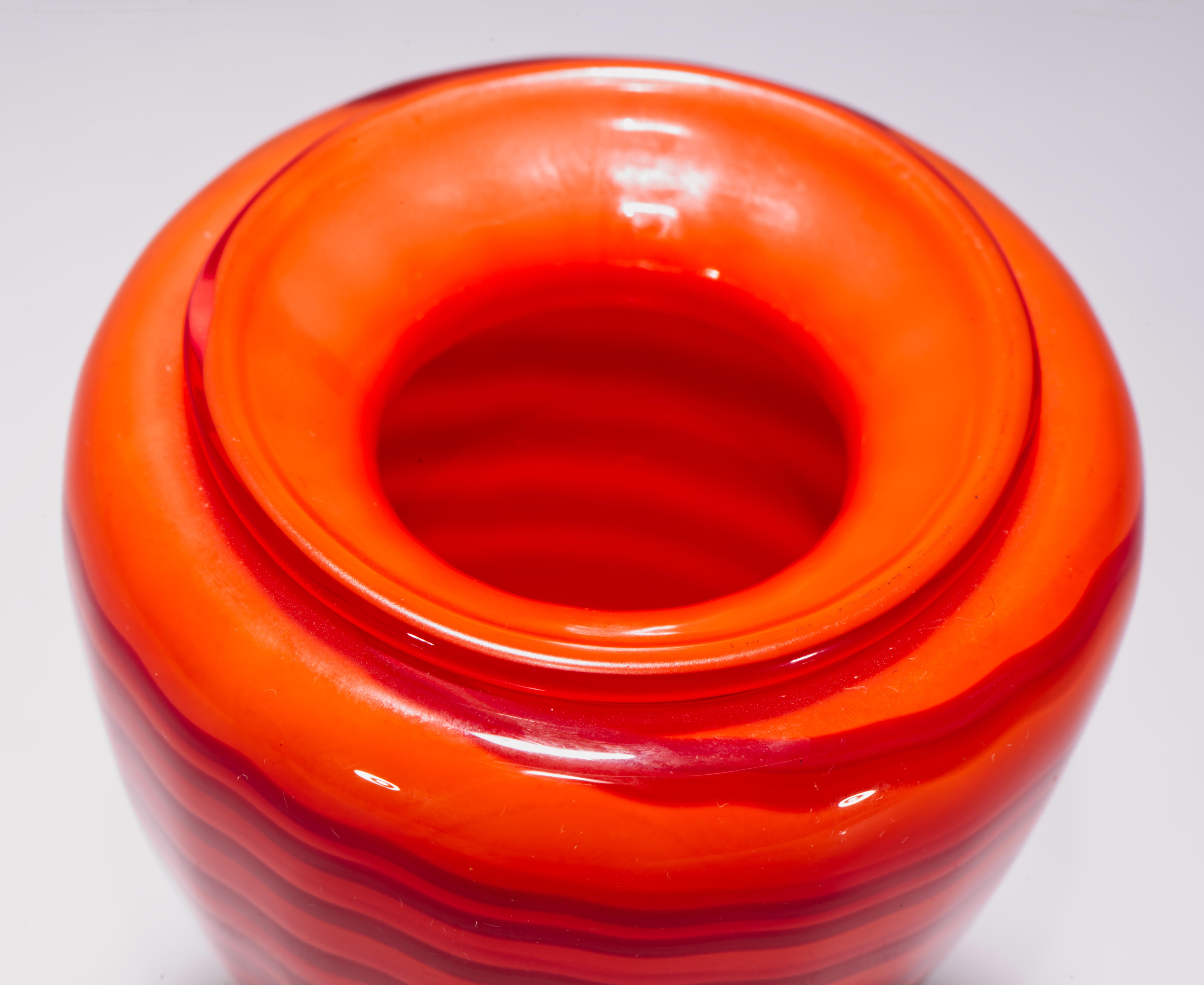 Matthew Buechner for Thames Glass Urn Bud Vase, American Studio Glass In condizioni buone in vendita a Clifton Springs, NY