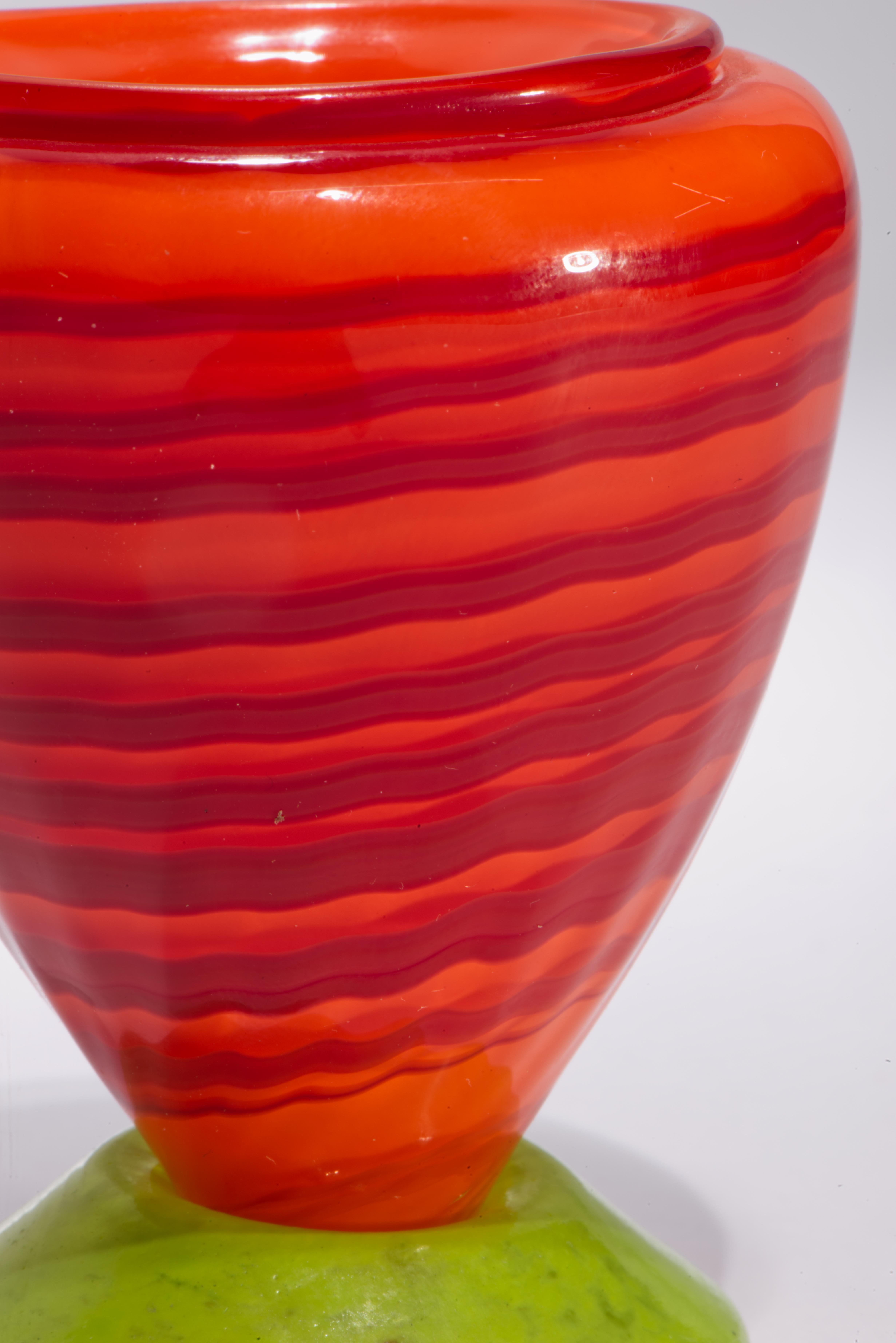 Vetro artistico Matthew Buechner for Thames Glass Urn Bud Vase, American Studio Glass in vendita
