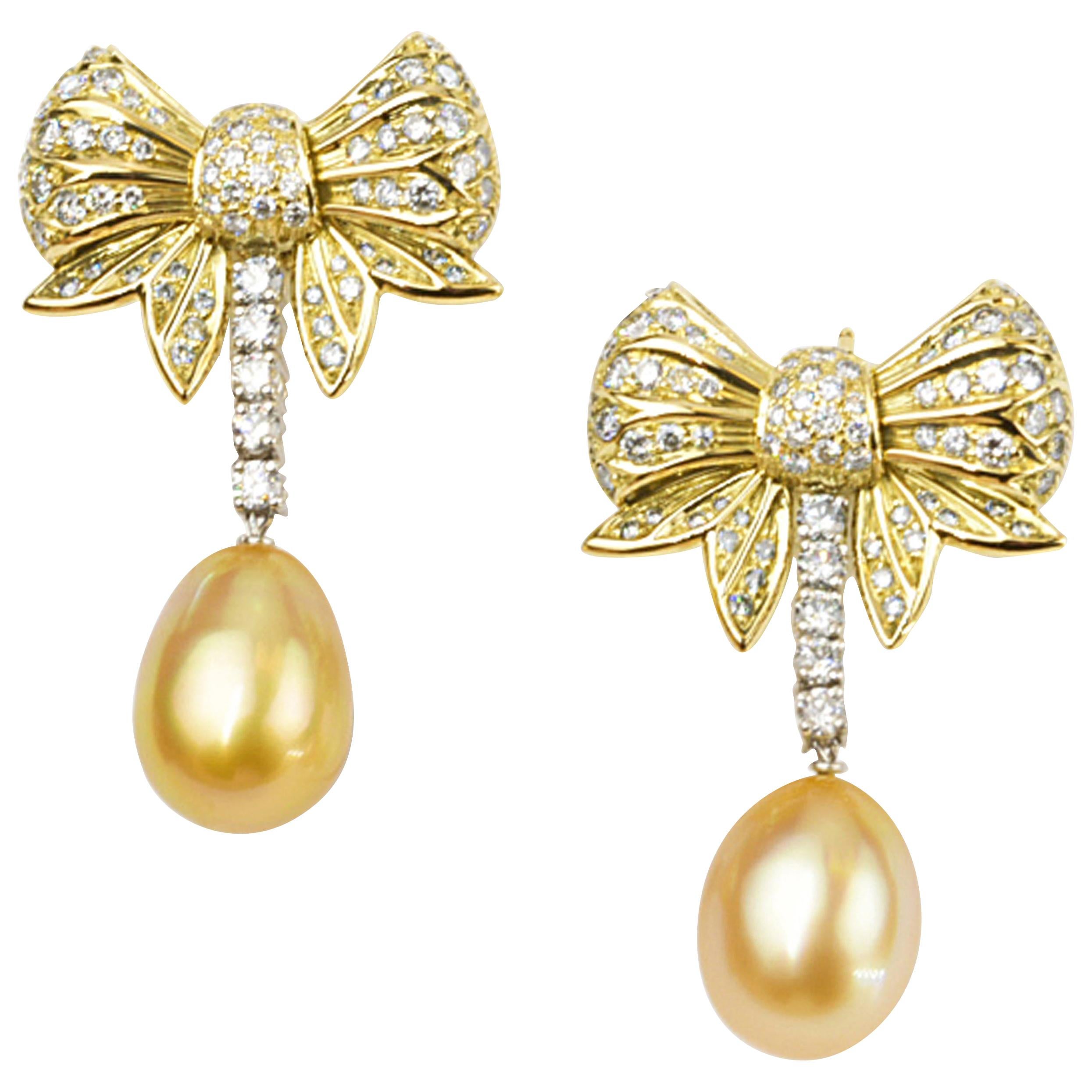 Matthew Cambery Boucles d'oreilles avec nœud papillon en or 18 carats, platine et diamants avec perles des mers du Sud
