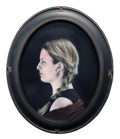 Joanne di profilo - Pittura ad olio fotorealista su pannello ovale con donna di profilo