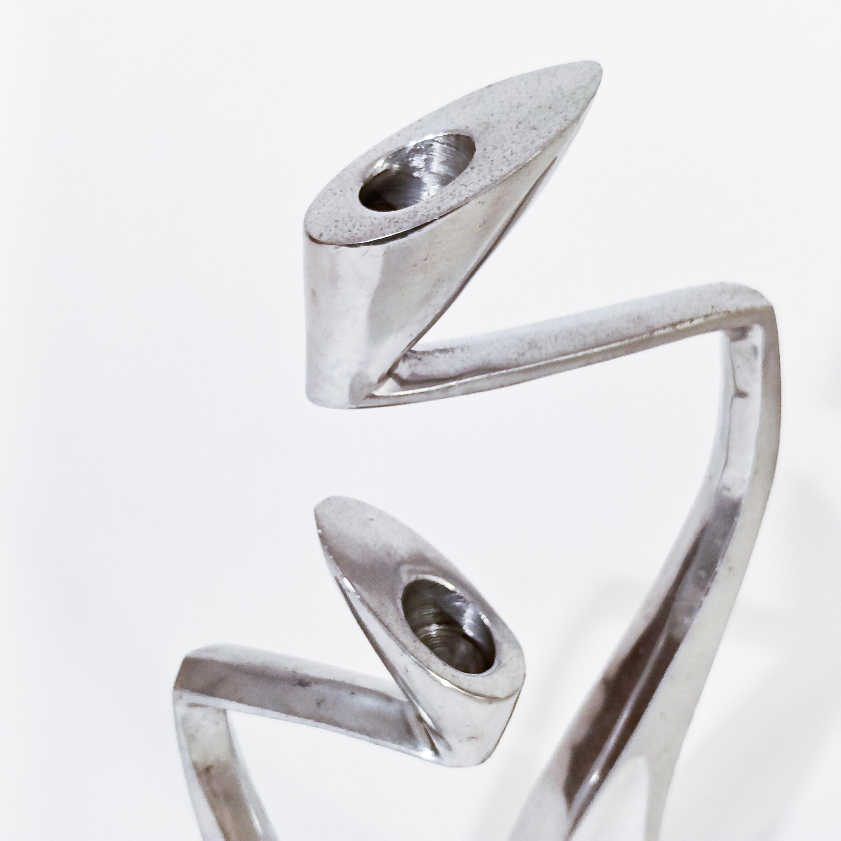 Matthew Hilton. Brutalistische Kerzenhalter, England, 1980er Jahre (Aluminium) im Angebot