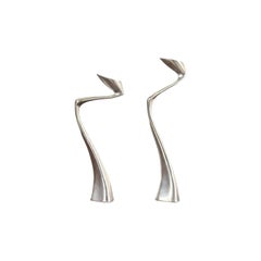 Matthew Hilton Candelabros posmodernos de cisne de aluminio, Pareja