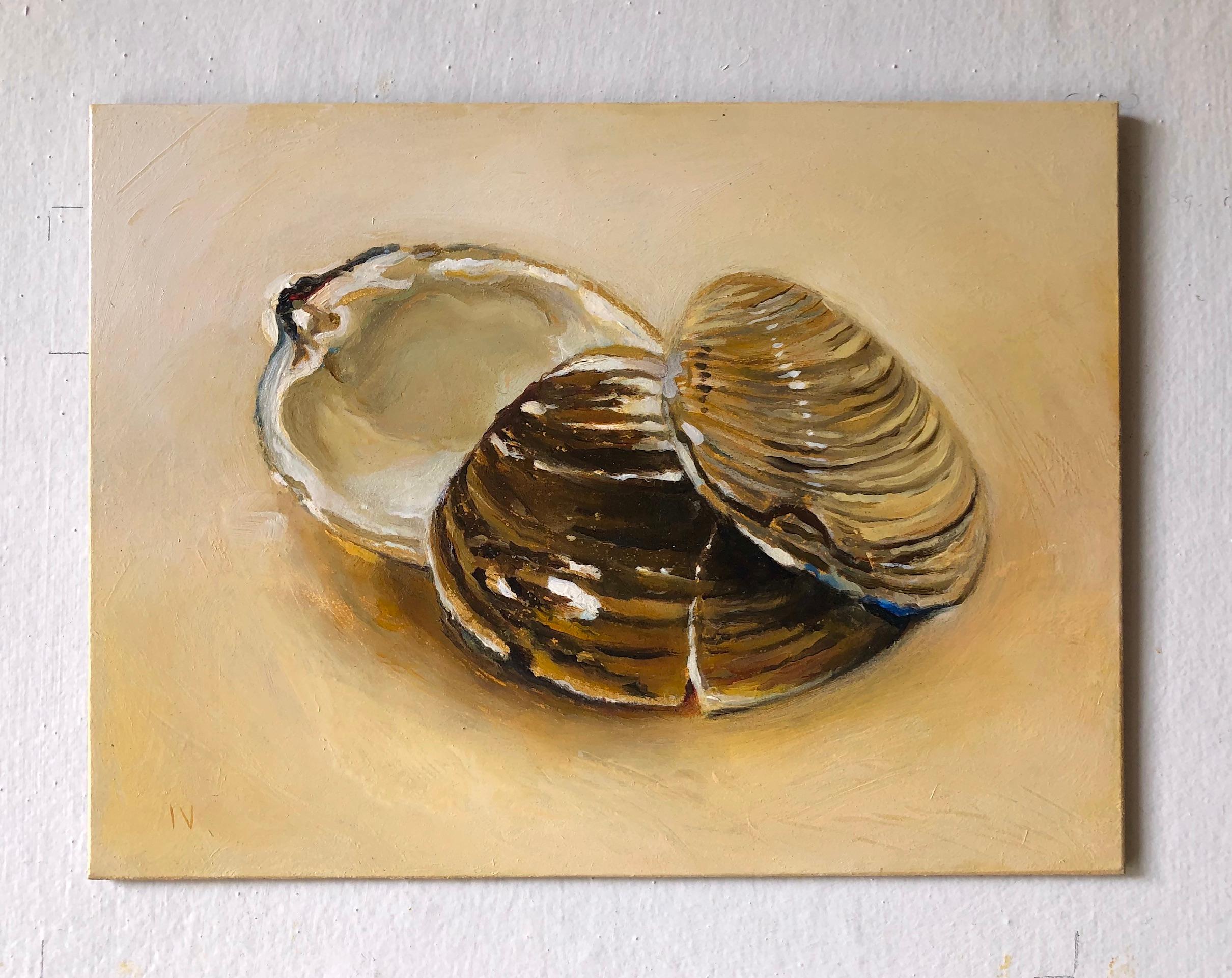 Clams #20 (Contemporary Realist Still Life in Oil of Clam Shell, Gold Leaf) - Painting by Matthew Hopkins
