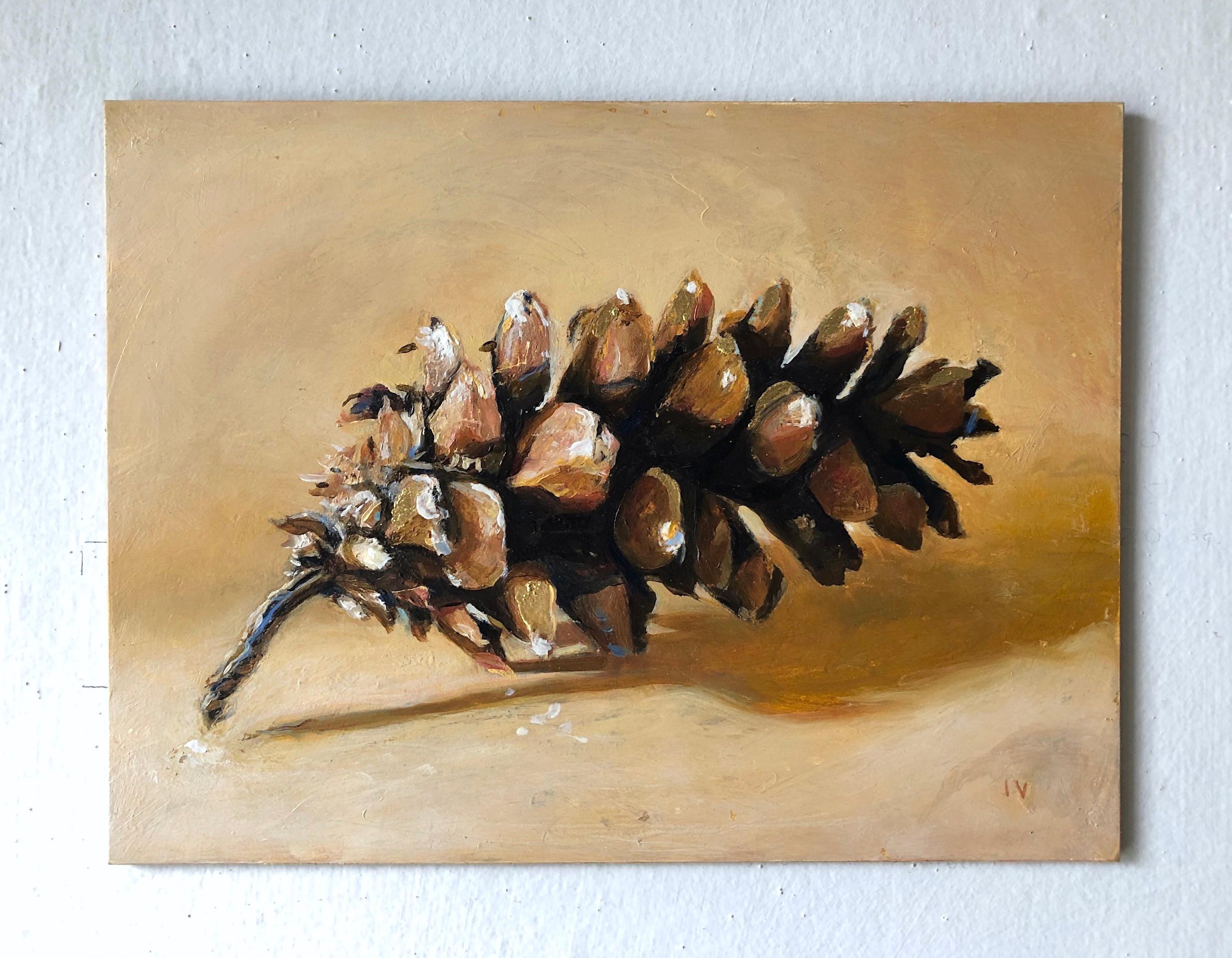 Pinecone n° 2 (peinture réaliste contemporaine de nature morte de pin avec feuille d'or) - Contemporain Painting par Matthew Hopkins