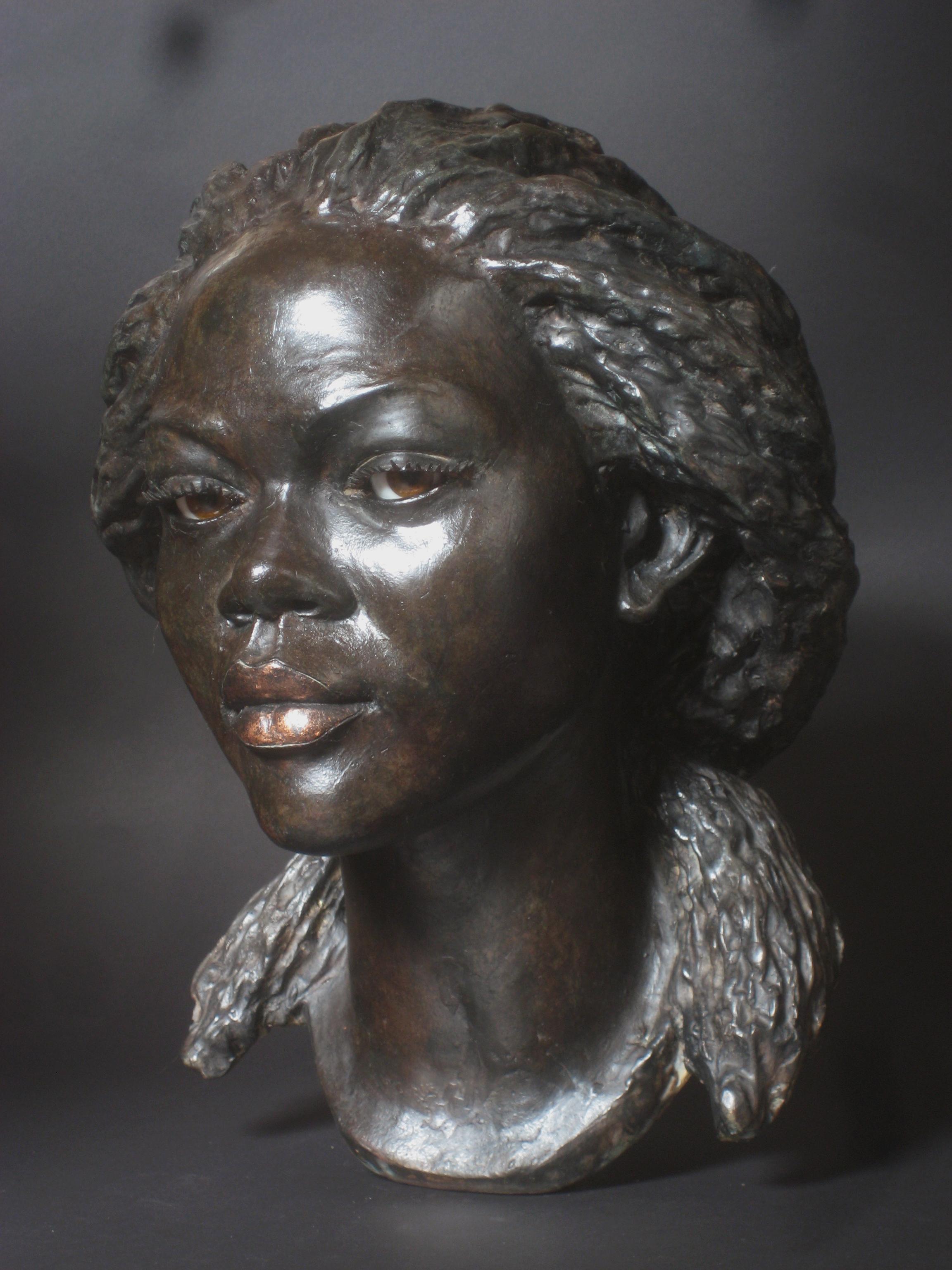 La chica de Togo Bronce Prueba de artista  MEAM en Barcelona   España  Figurativo - Figurative Sculpture Oro de Matthew James Collins
