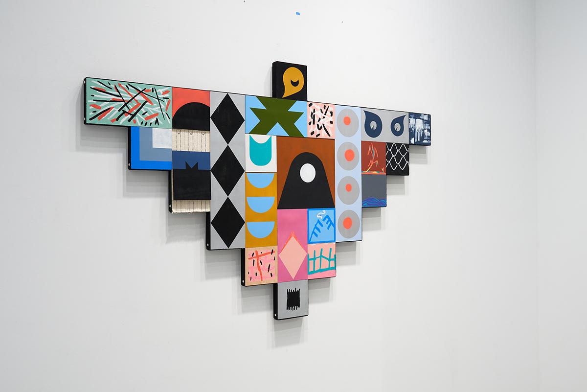 Contemporary Mixed Media Sculptural Painting Inspired by Indigenous Motifs im Angebot 1