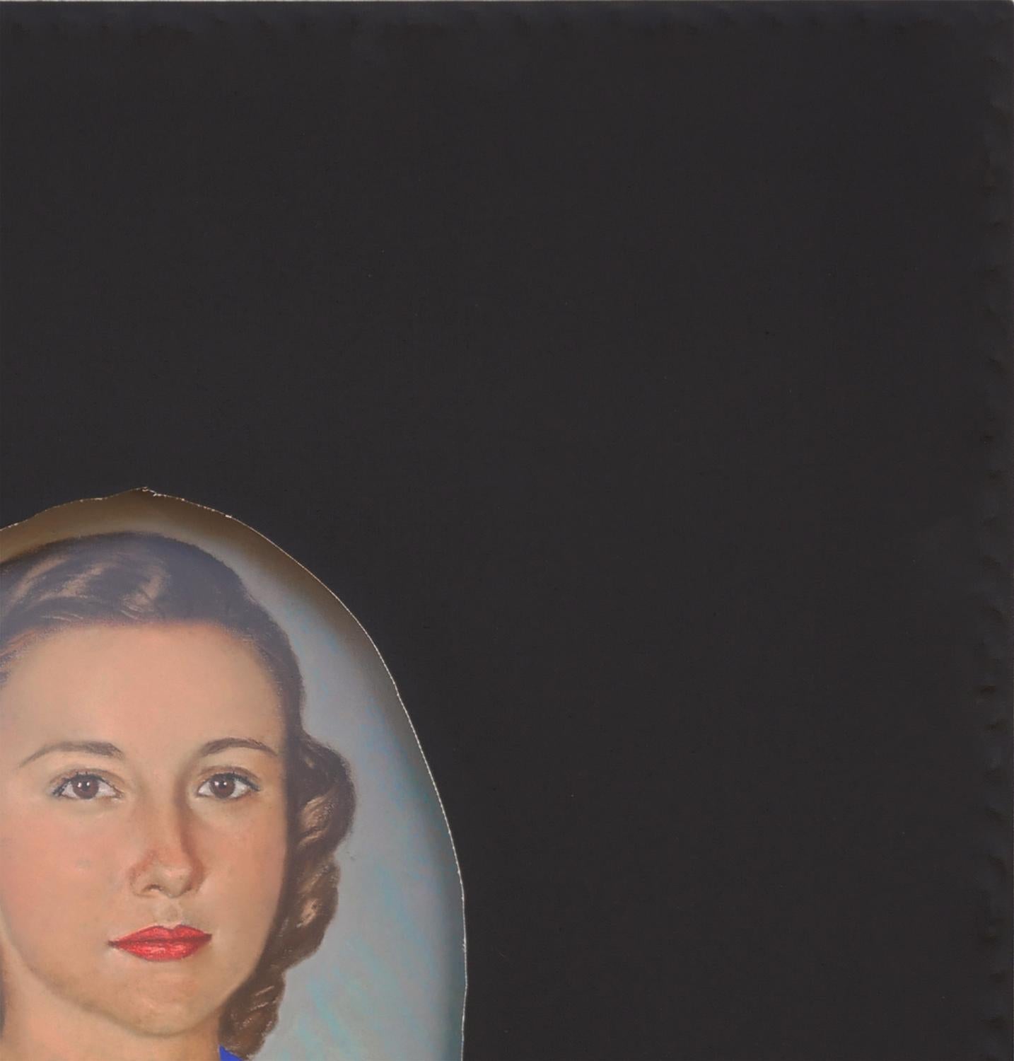 Dreidimensionale konzeptionelle Malerei des zeitgenössischen Künstlers Matthew Reeves aus Houston, TX. Das Werk zeigt ein Vintage-Porträt mit einem gemalten, leuchtend blauen Kragen, über den eine schwarze Leinwand gespannt ist. Der Künstler hat