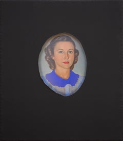 Zeitgenössisches ""Gertrude"-Porträt aus schwarzer Leinwand mit lebhaftem blauem Kragen
