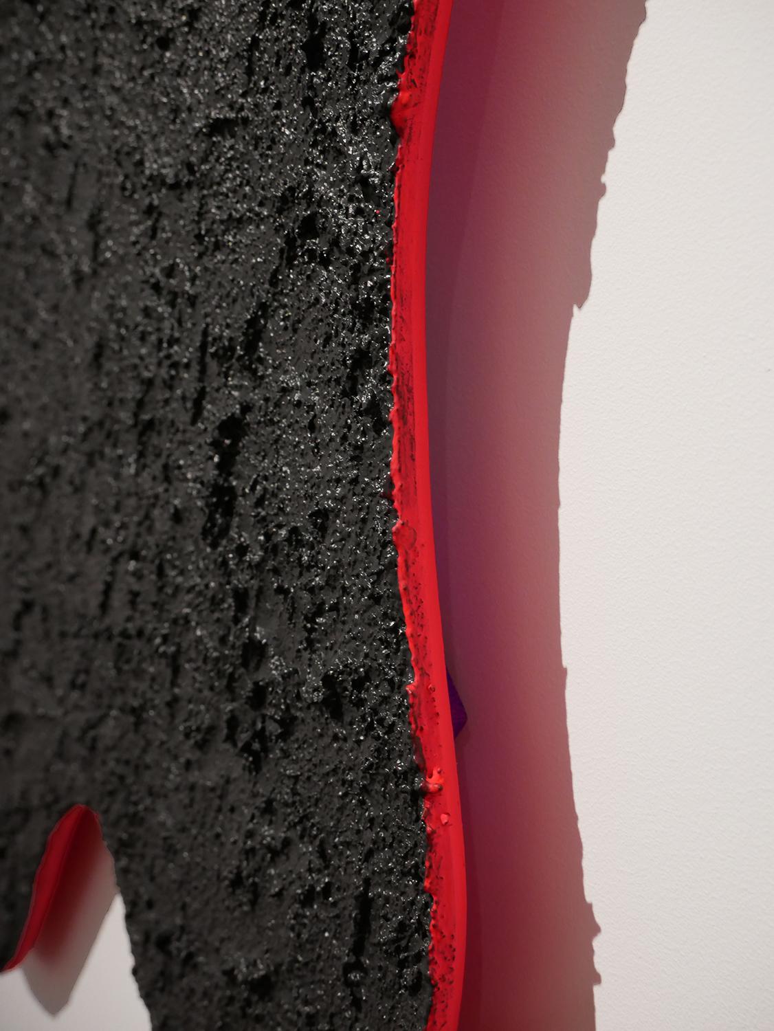 Sticky Tack Schwarze Biomorphe Scheidenwachsform mit rosa Rückseite, Gemälde im Angebot 7