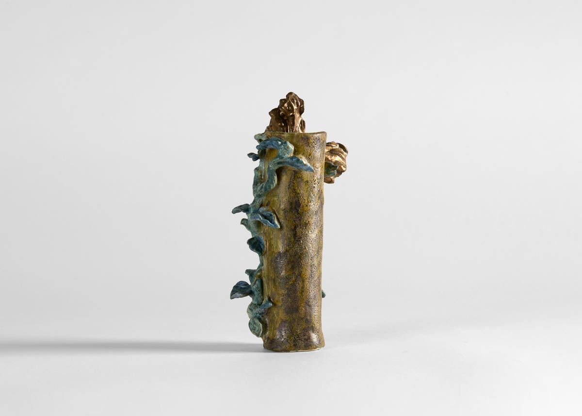 Vernissé Matthew Solomon, Vase en céramique glacée bleue, verte et métallique, États-Unis, XXIe siècle. en vente