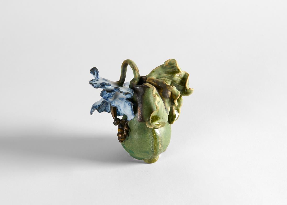 Scultura contemporanea in porcellana smaltata di Matthew Solomon. Pezzo unico, firmato e datato.

Utilizzando porcellane pregiate e smalti realizzati da lui stesso, Matthew Solomon ha tradotto la bellezza indisciplinata della natura in opere grandi