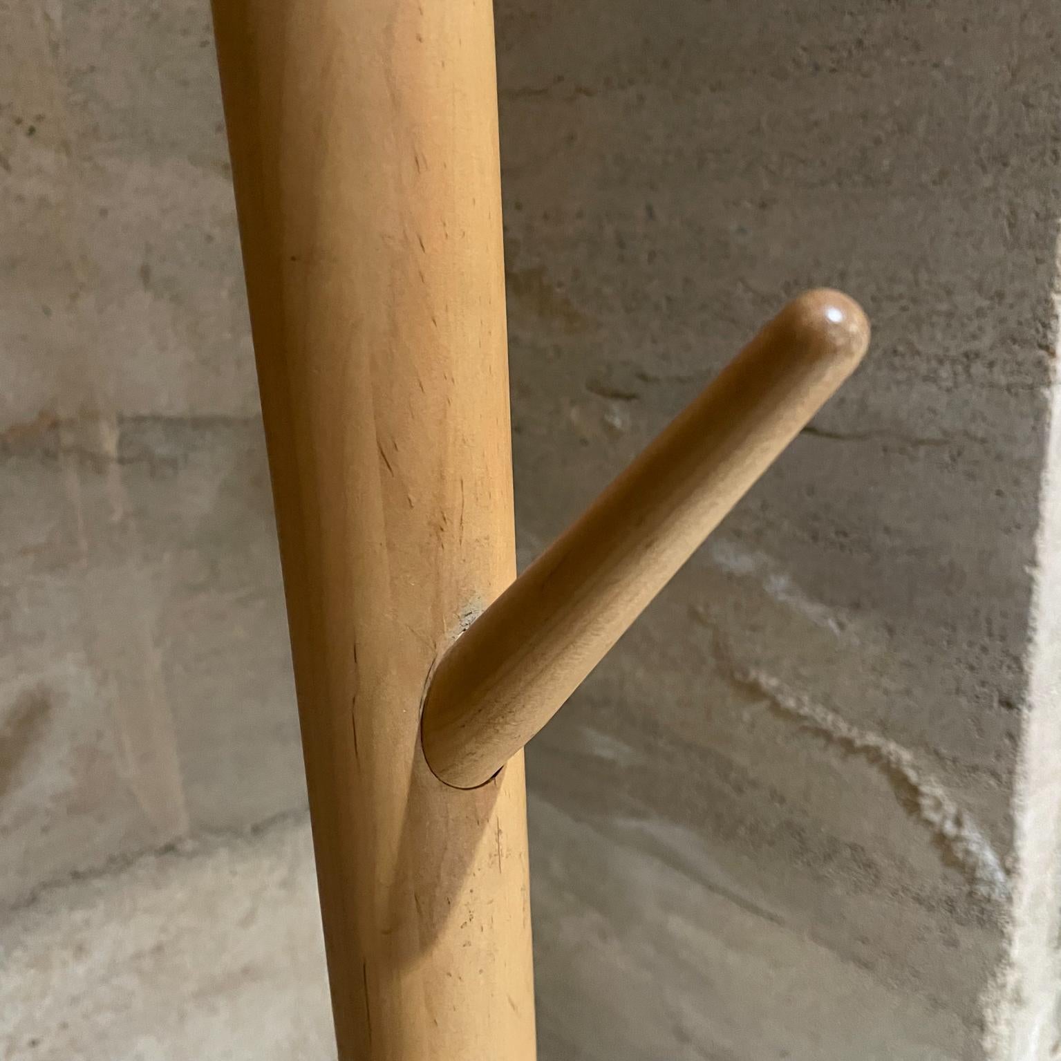 Matthew Weatherly Thorn Coat Rack Free Standing Maple Wood Missouri In Good Condition For Sale In Chula Vista, CA
