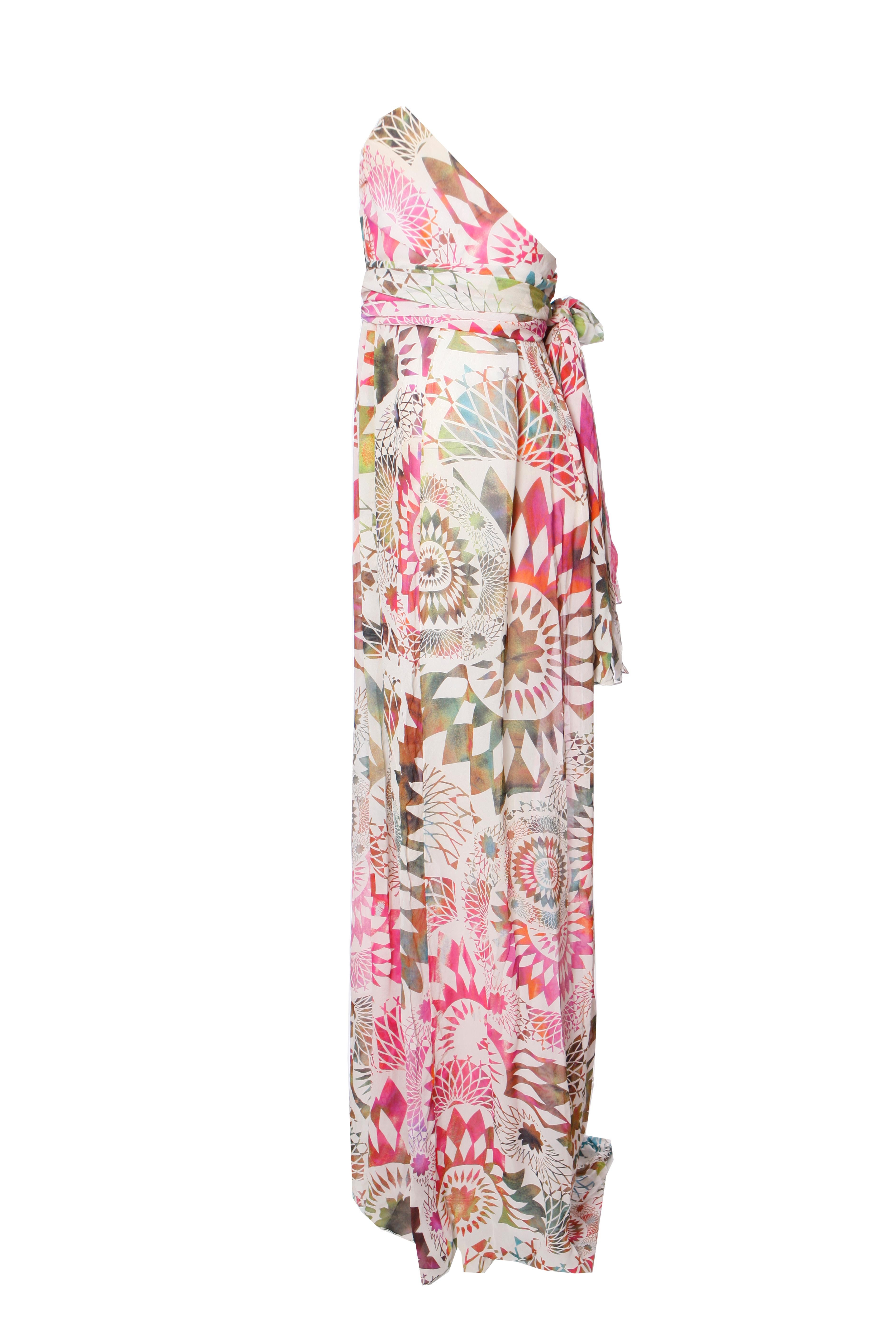 Matthew Williamson, Multicolored silk wrap-dress in size UK12/M. Could be worn in many different ways. The item is in very good condition.

• CONDITION: very good

• SIZE: UK12/M

• MEASUREMENTS: length 144 cm, width 44 cm, waist 41 cm

•