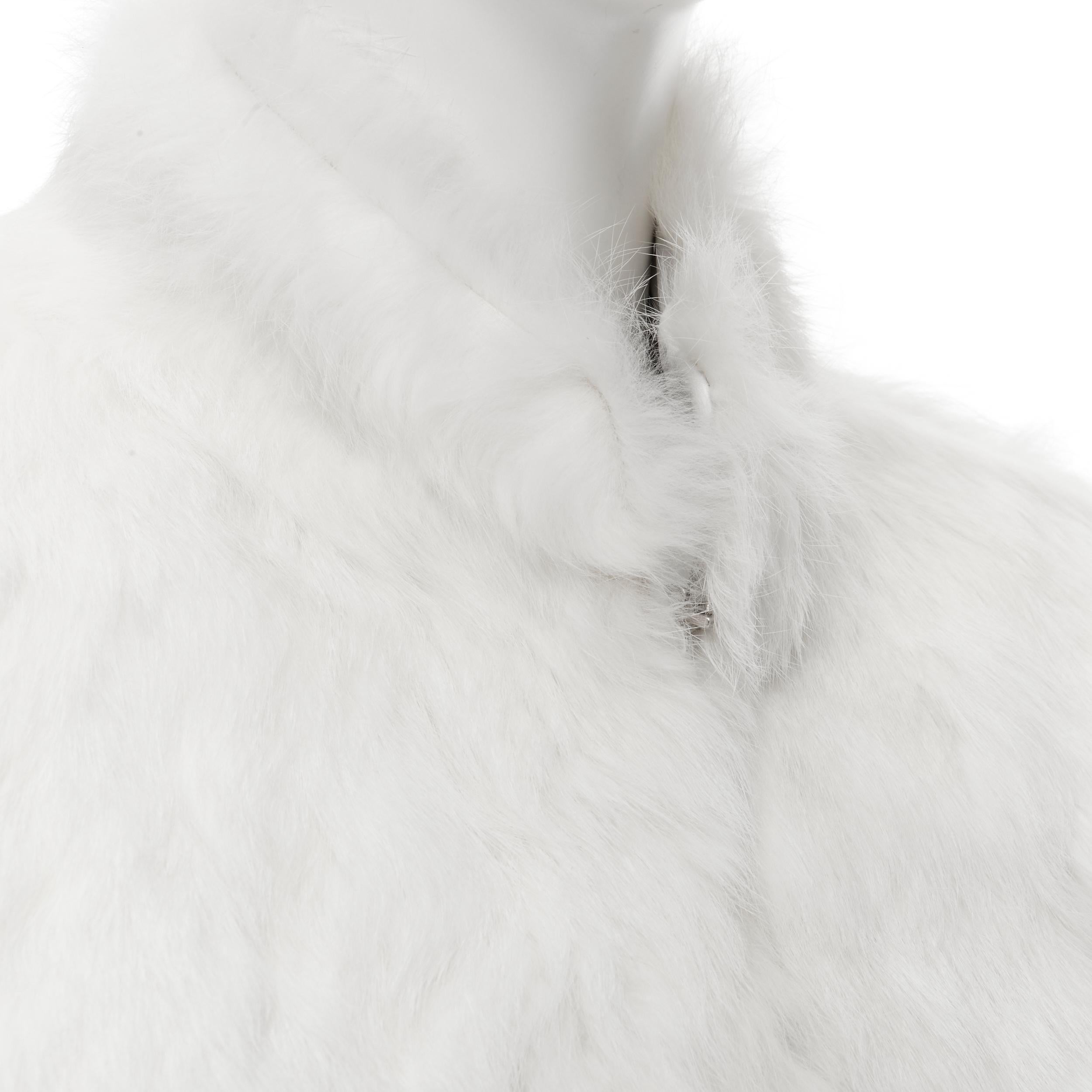 MATTHEW WILLIAMSON white natural fur 3/4 sleeve cropped jacket UK8 S 
Reference: CELG/A00075 
Brand: Matthew Williamson 
Designer: Matthew Williamson 
Material: Fur 
Color: White 
Pattern: Solid 
Closure: Hook & Eye 
Extra Detail: Stand collar. Hook