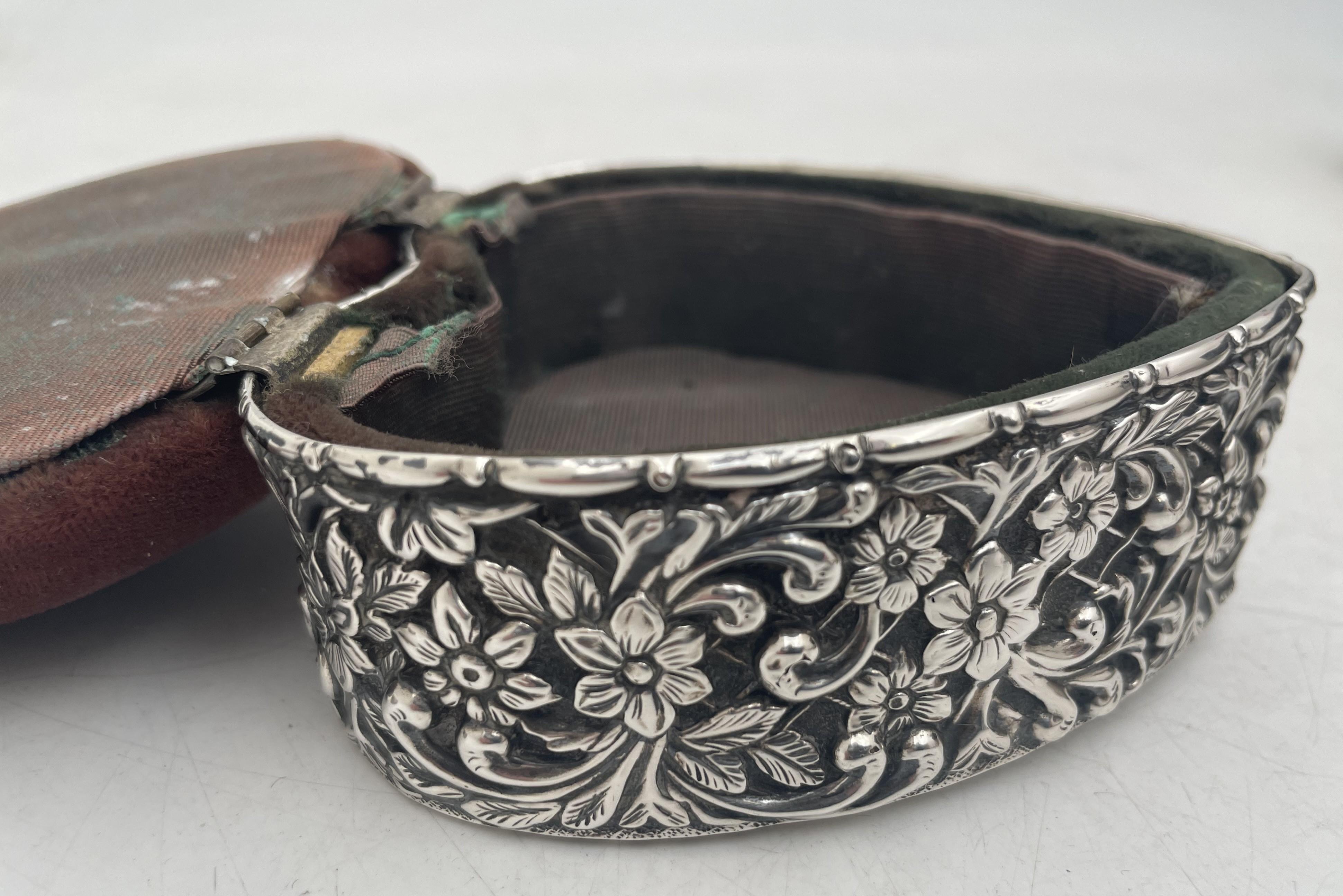 Edwardian Matthews English 1911 Sterling Silver Repousse Heart-Shaped Jewelry Box For Sale