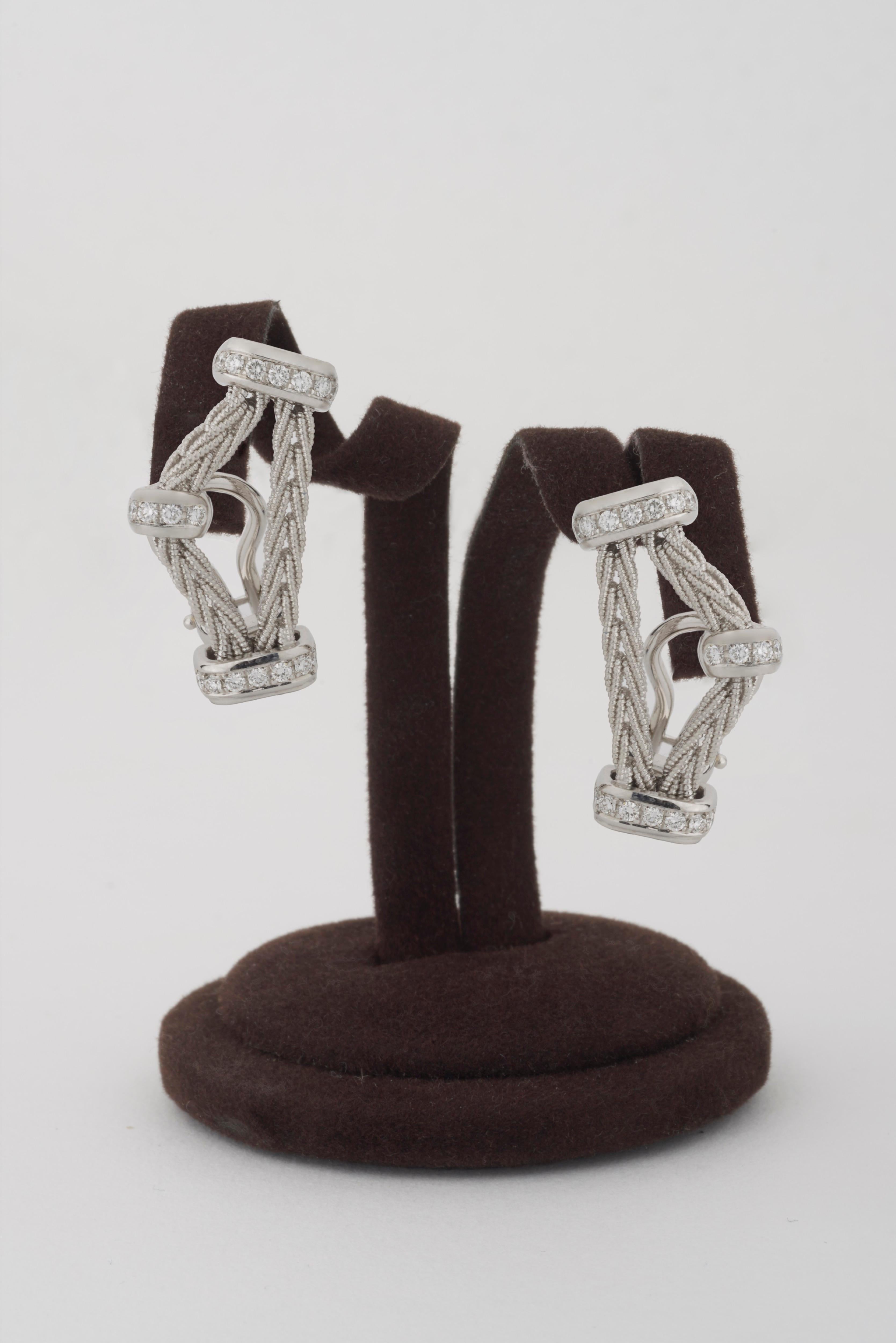 Matthia's & Claire 18 Karat Weißgold „„Etruscan““ geflochtener gewebter Diamant-Ohrring (Neoetruskisch) im Angebot