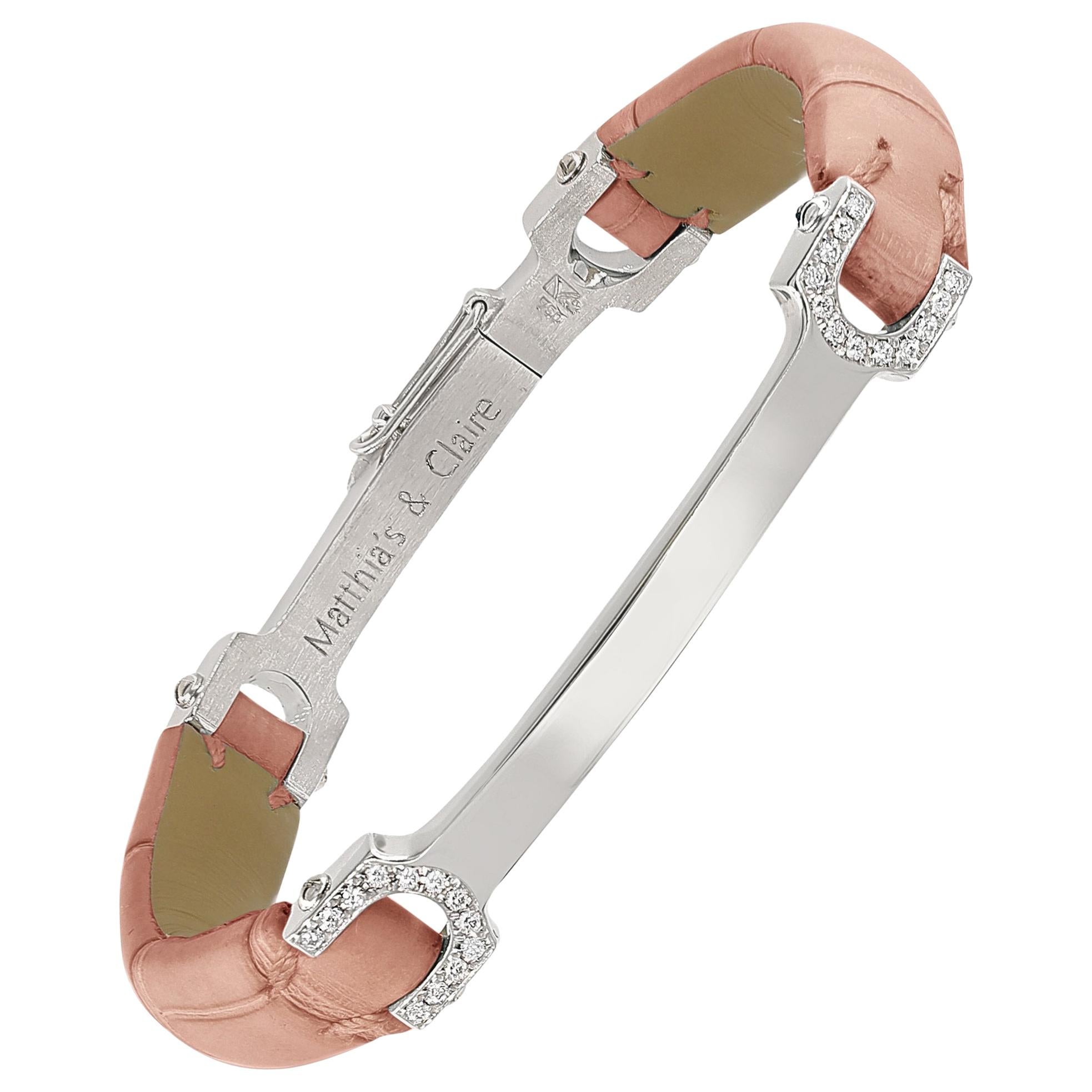 Matthia's & Claire Bracelet « peau » en or blanc 18 carats, diamants et alligator rose clair